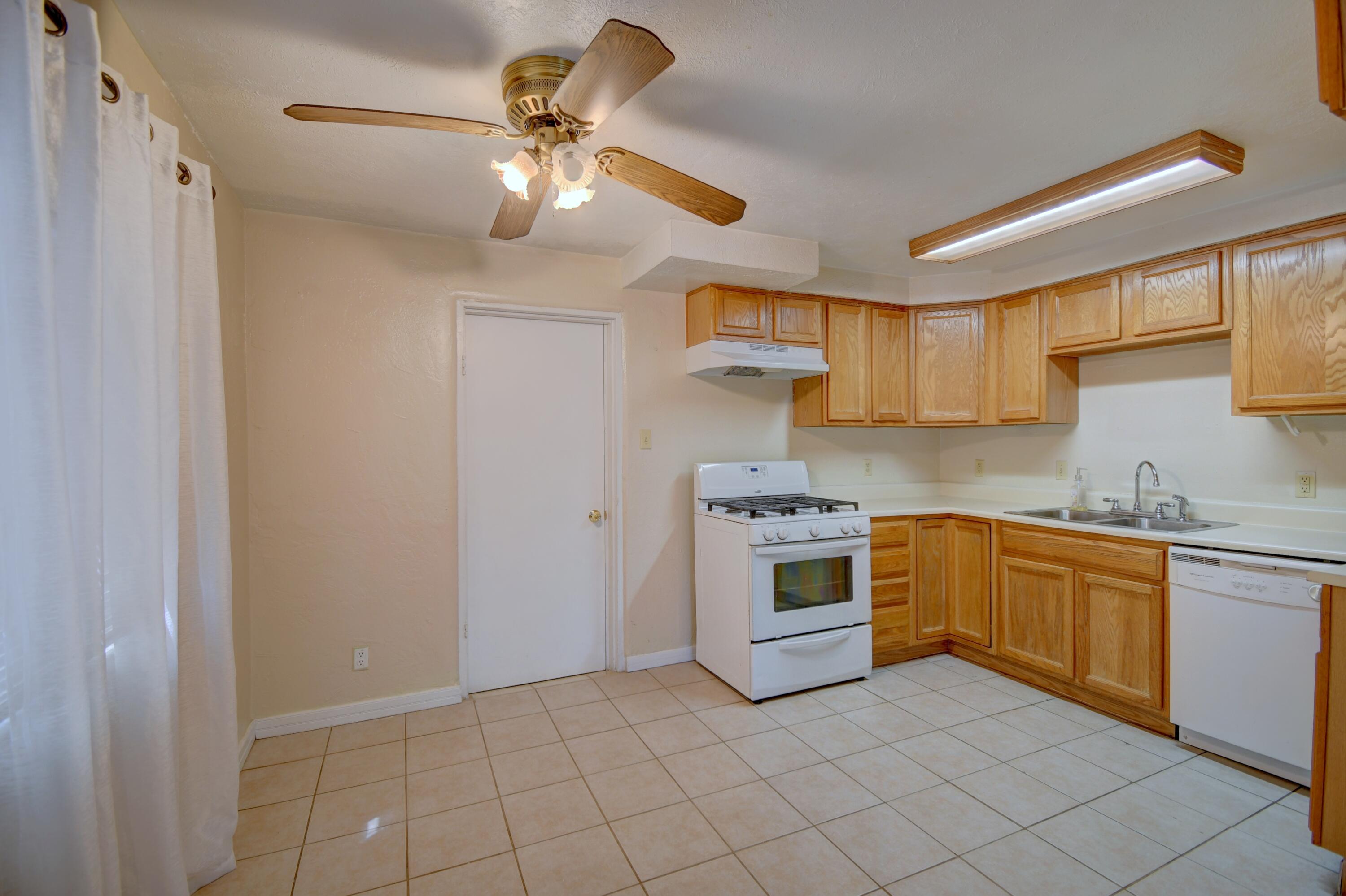 405 RHODE ISLAND Street NE