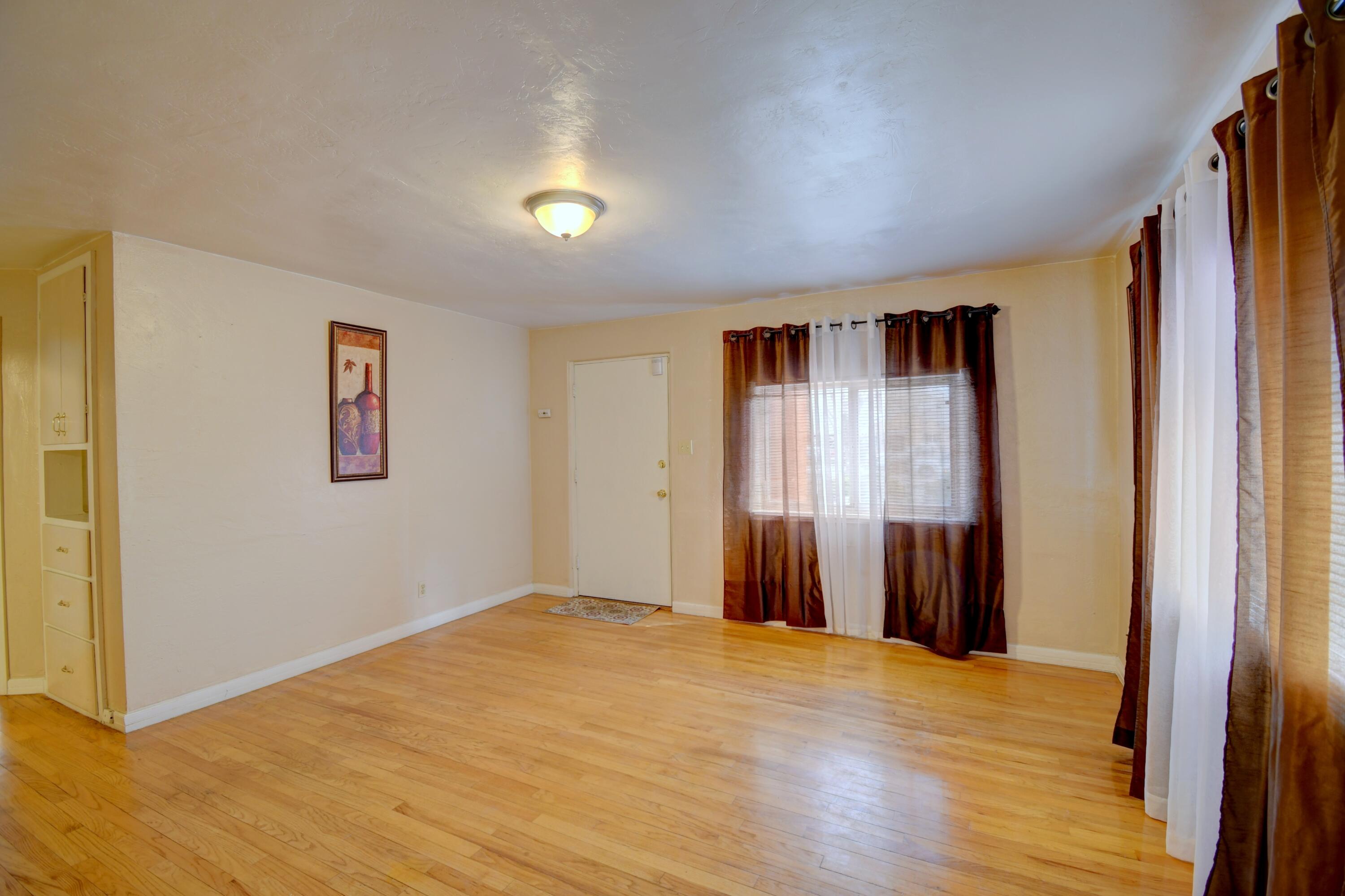 405 RHODE ISLAND Street NE