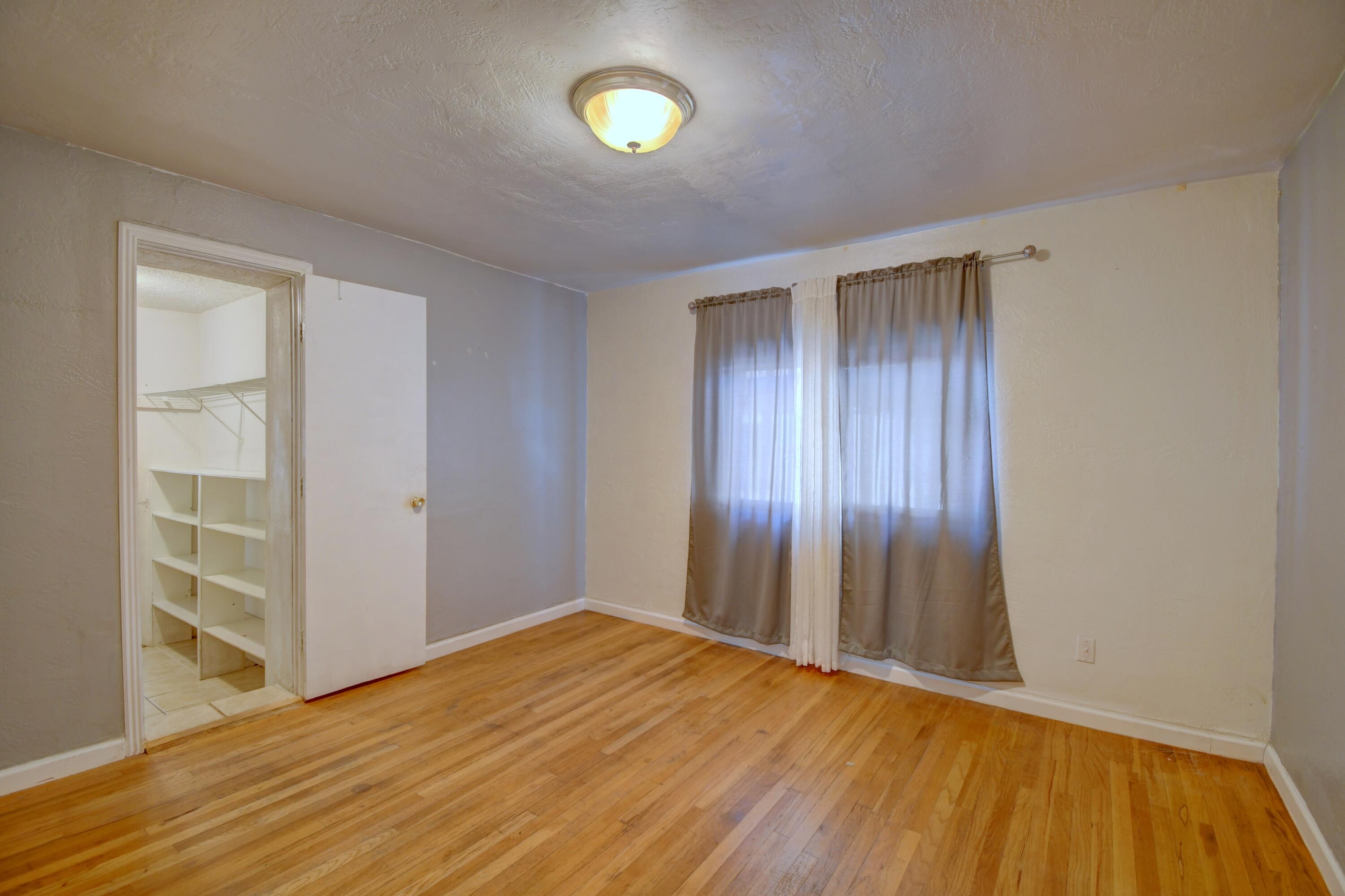 405 RHODE ISLAND Street NE