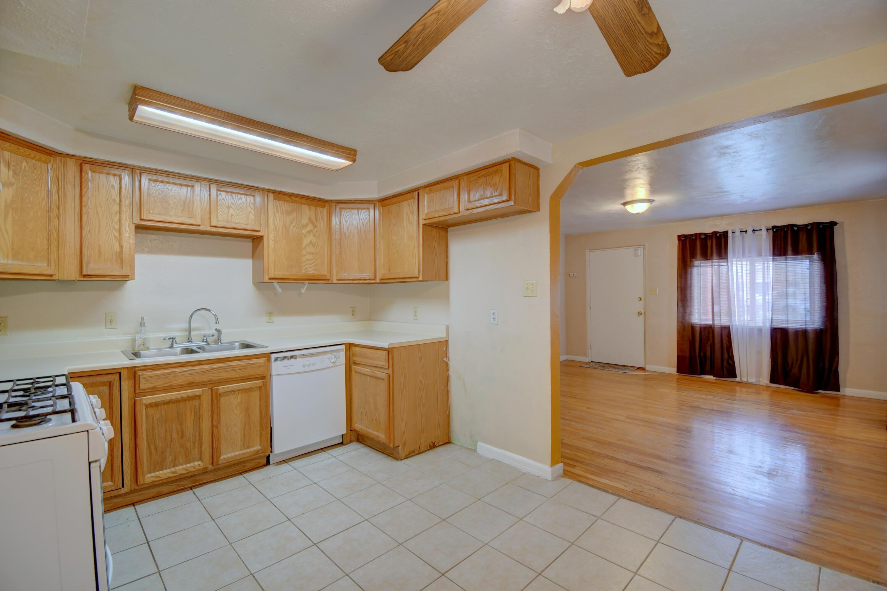 405 RHODE ISLAND Street NE