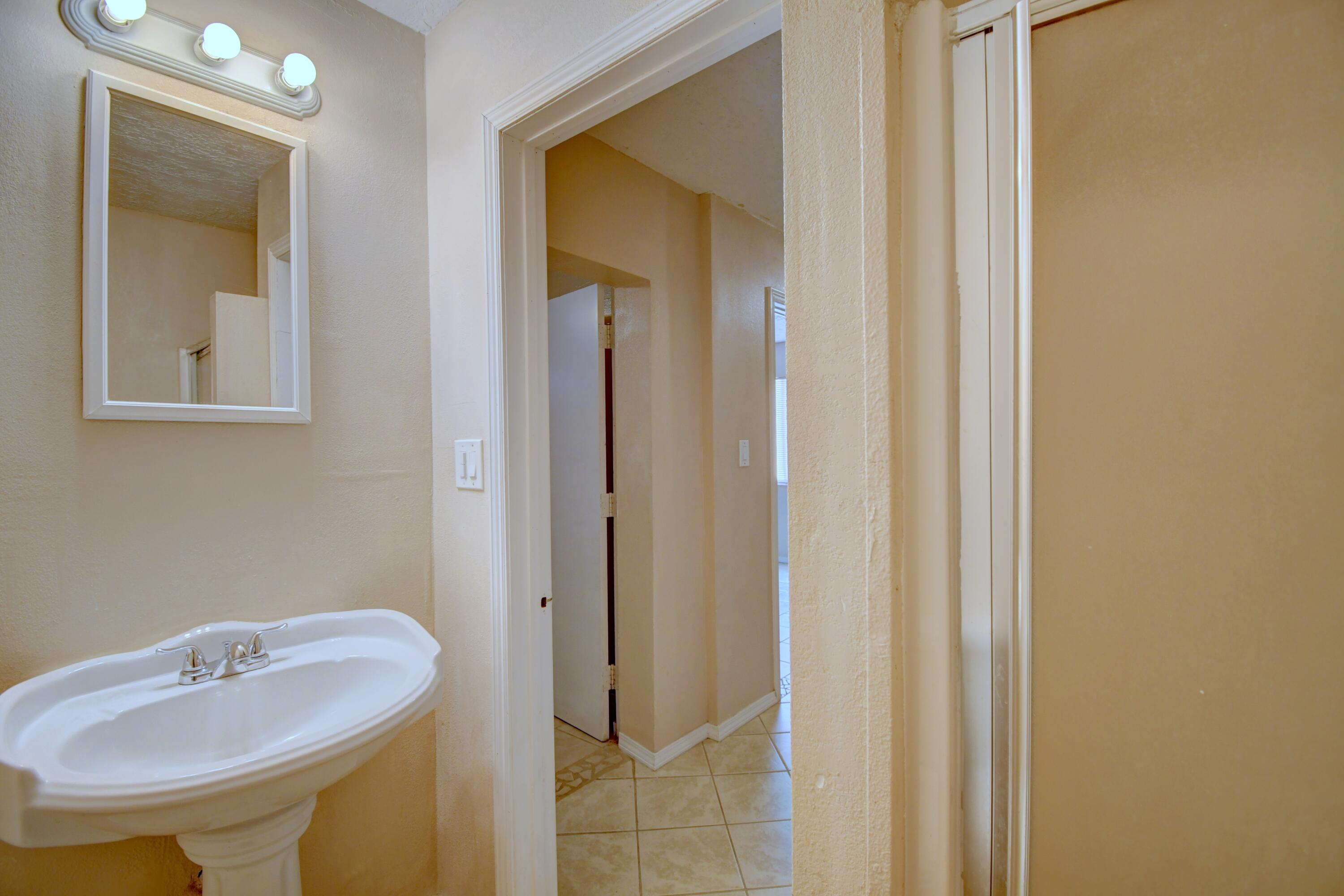 405 RHODE ISLAND Street NE