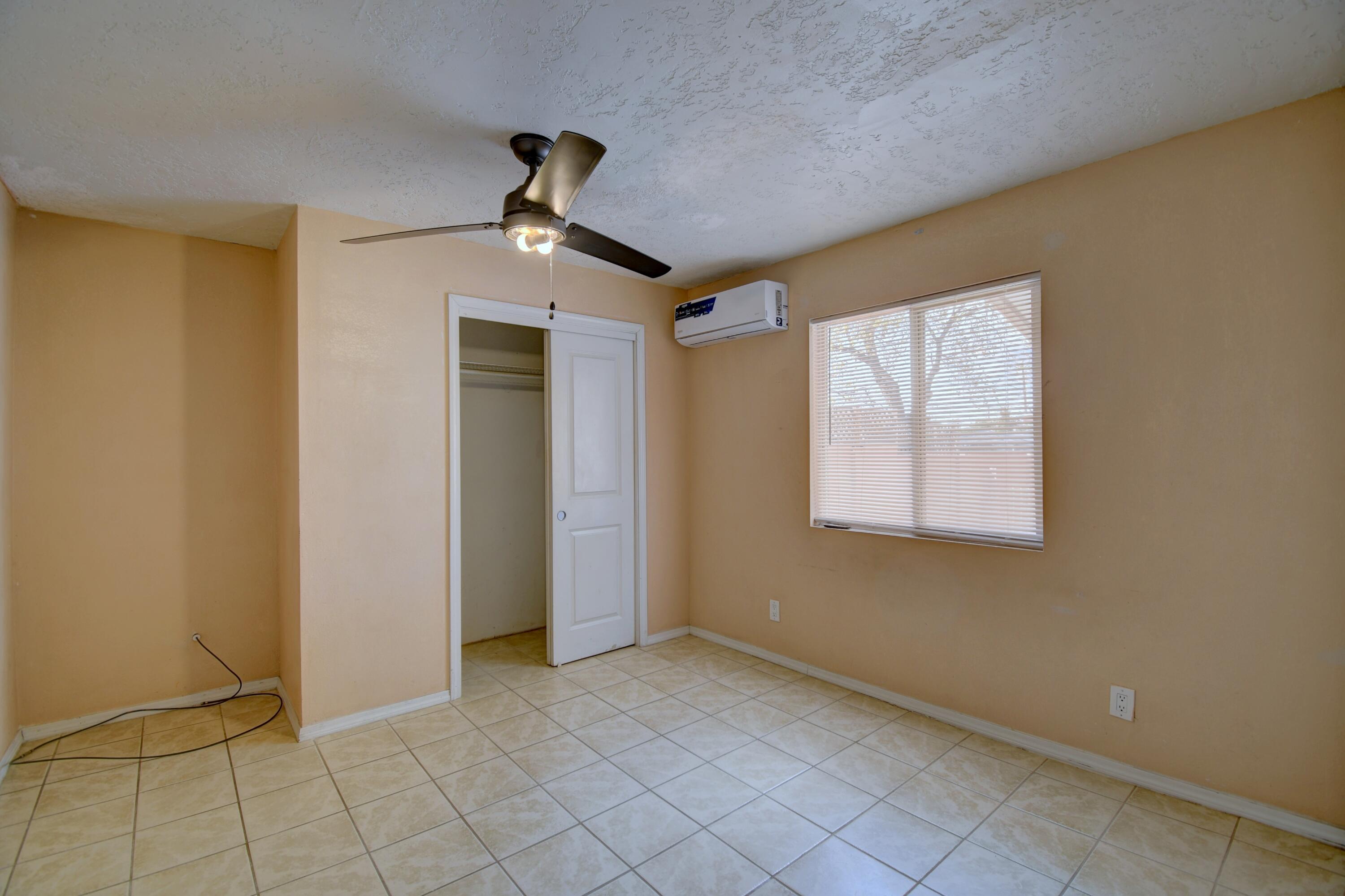 405 RHODE ISLAND Street NE