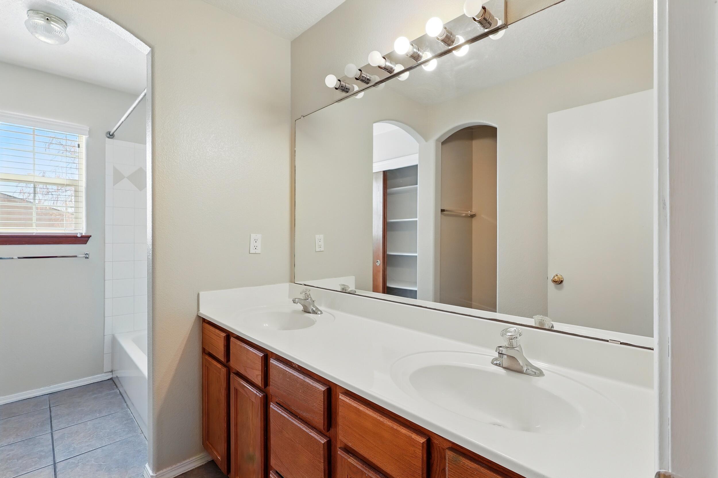 10415 COUNTRY MANOR Place NW