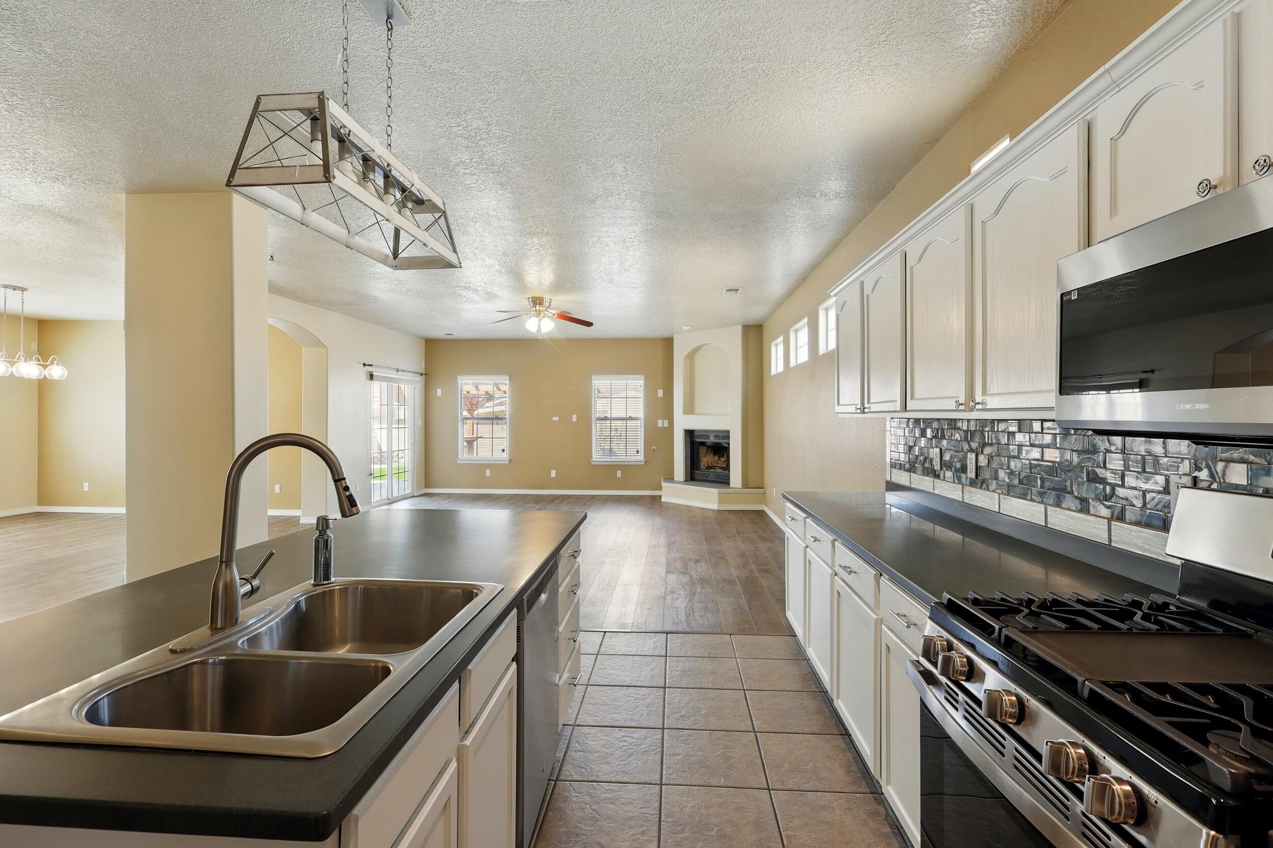 10415 COUNTRY MANOR Place NW