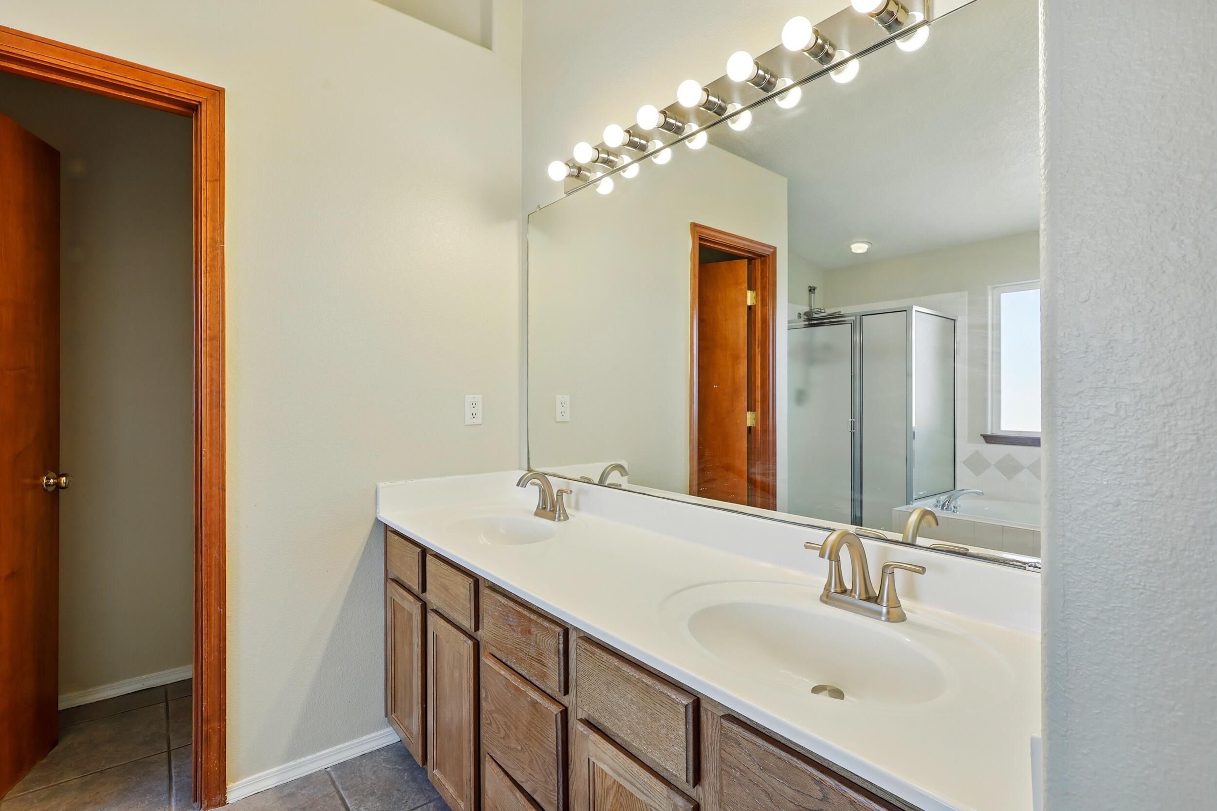 10415 COUNTRY MANOR Place NW