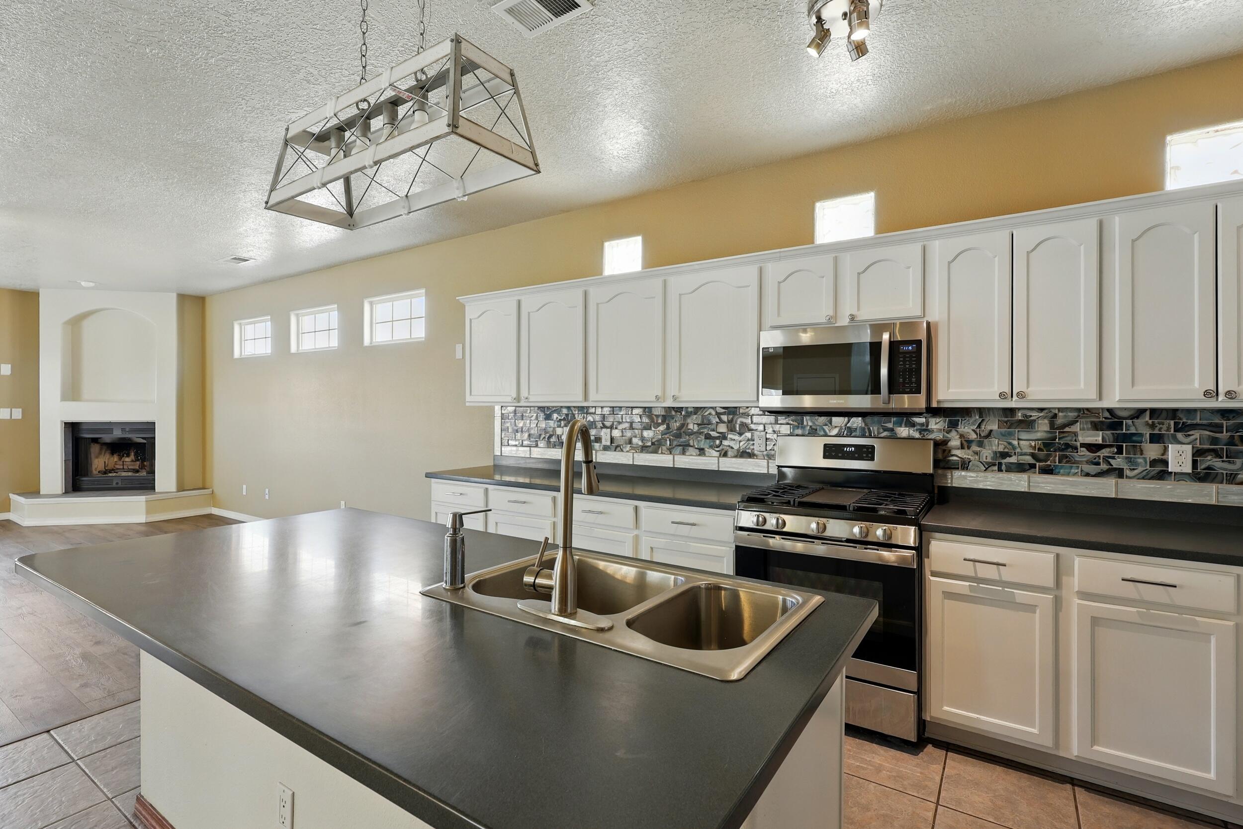 10415 COUNTRY MANOR Place NW