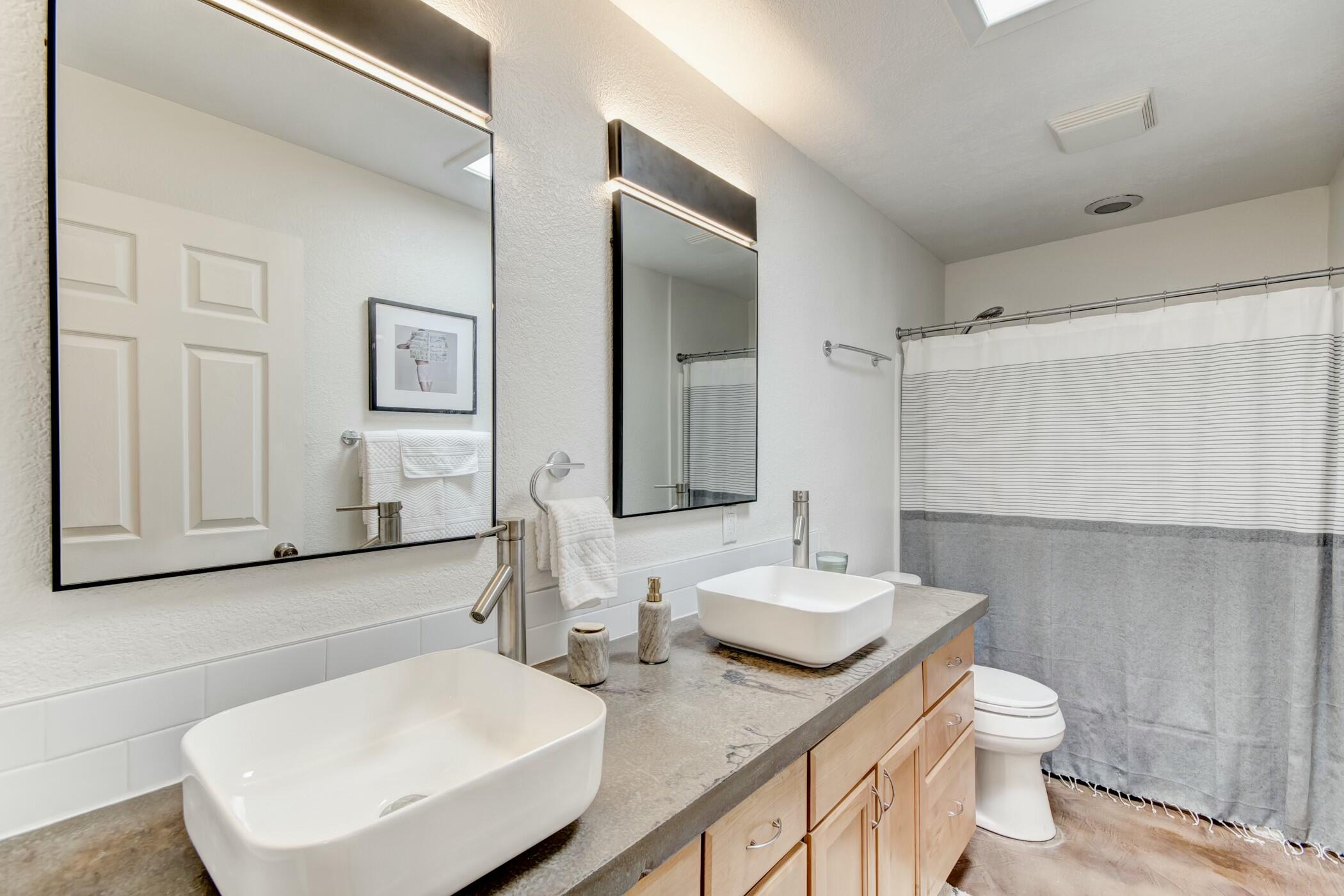 4914 ROYENE Avenue NE