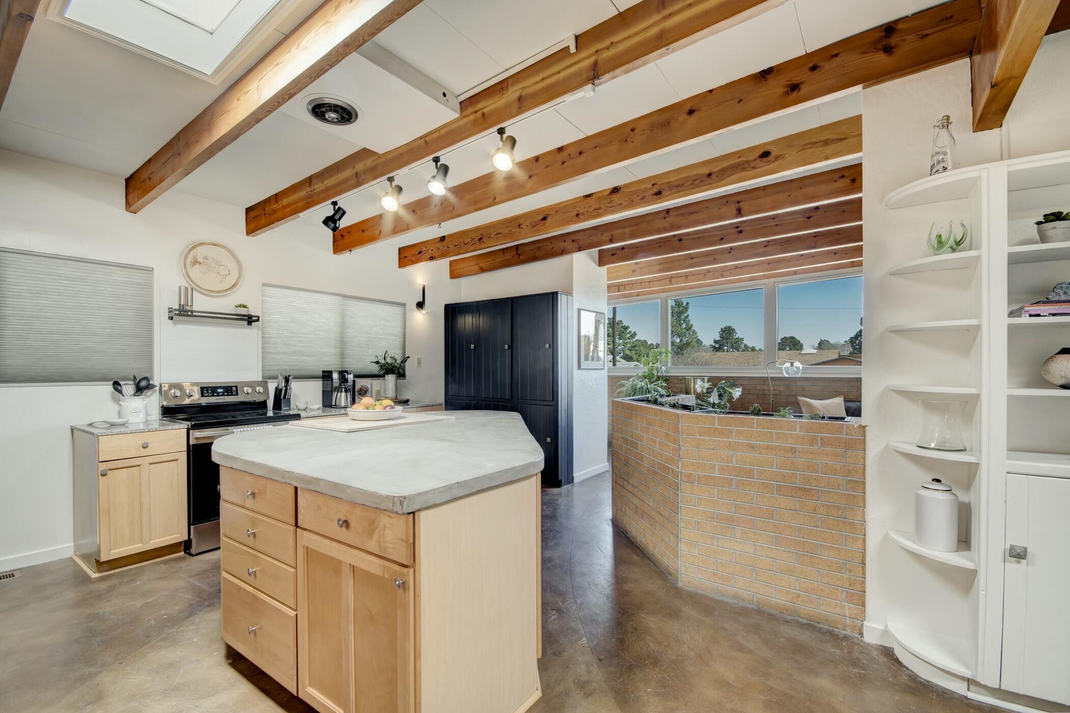 4914 ROYENE Avenue NE