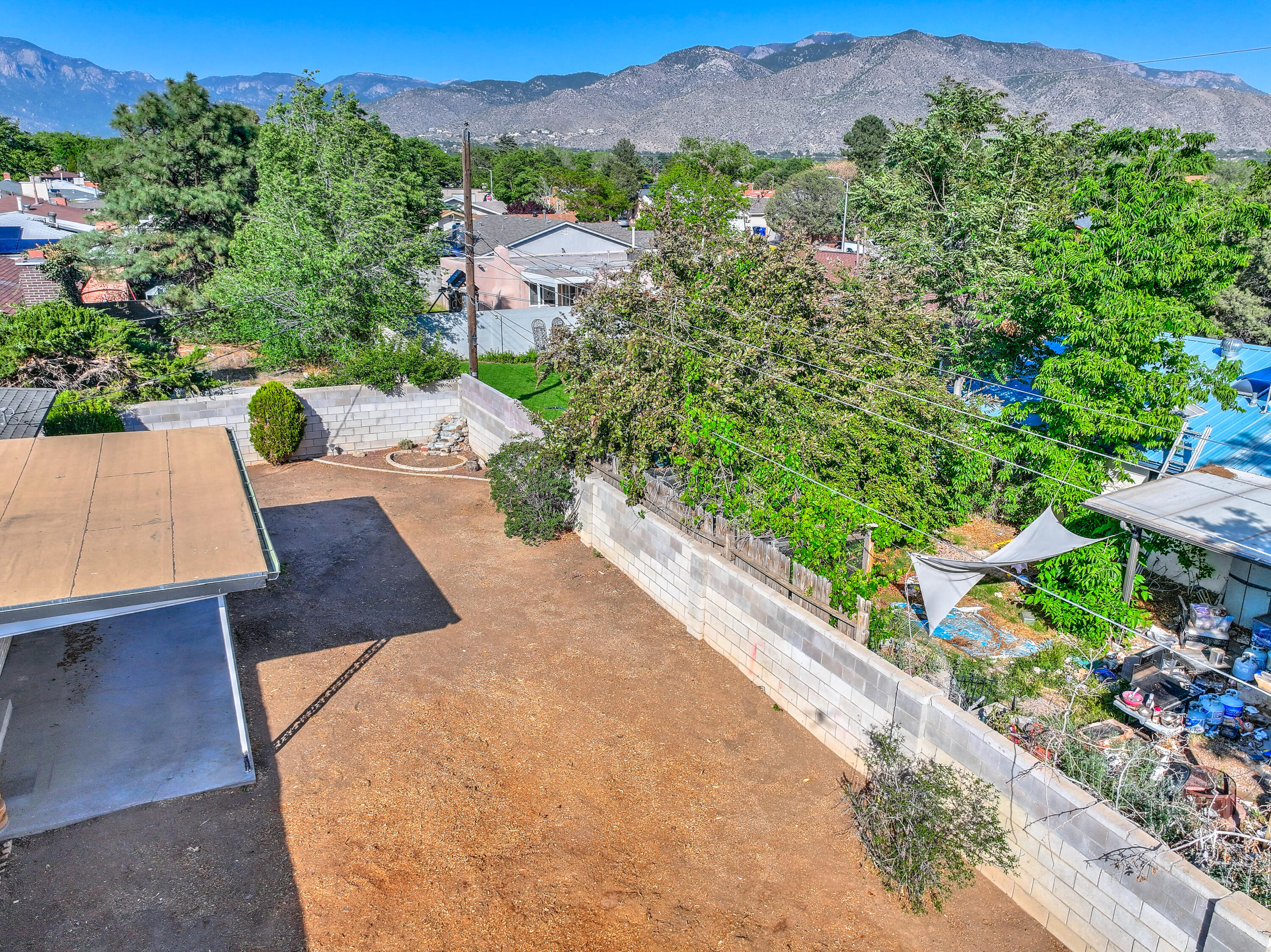 3208 REINA Drive NE