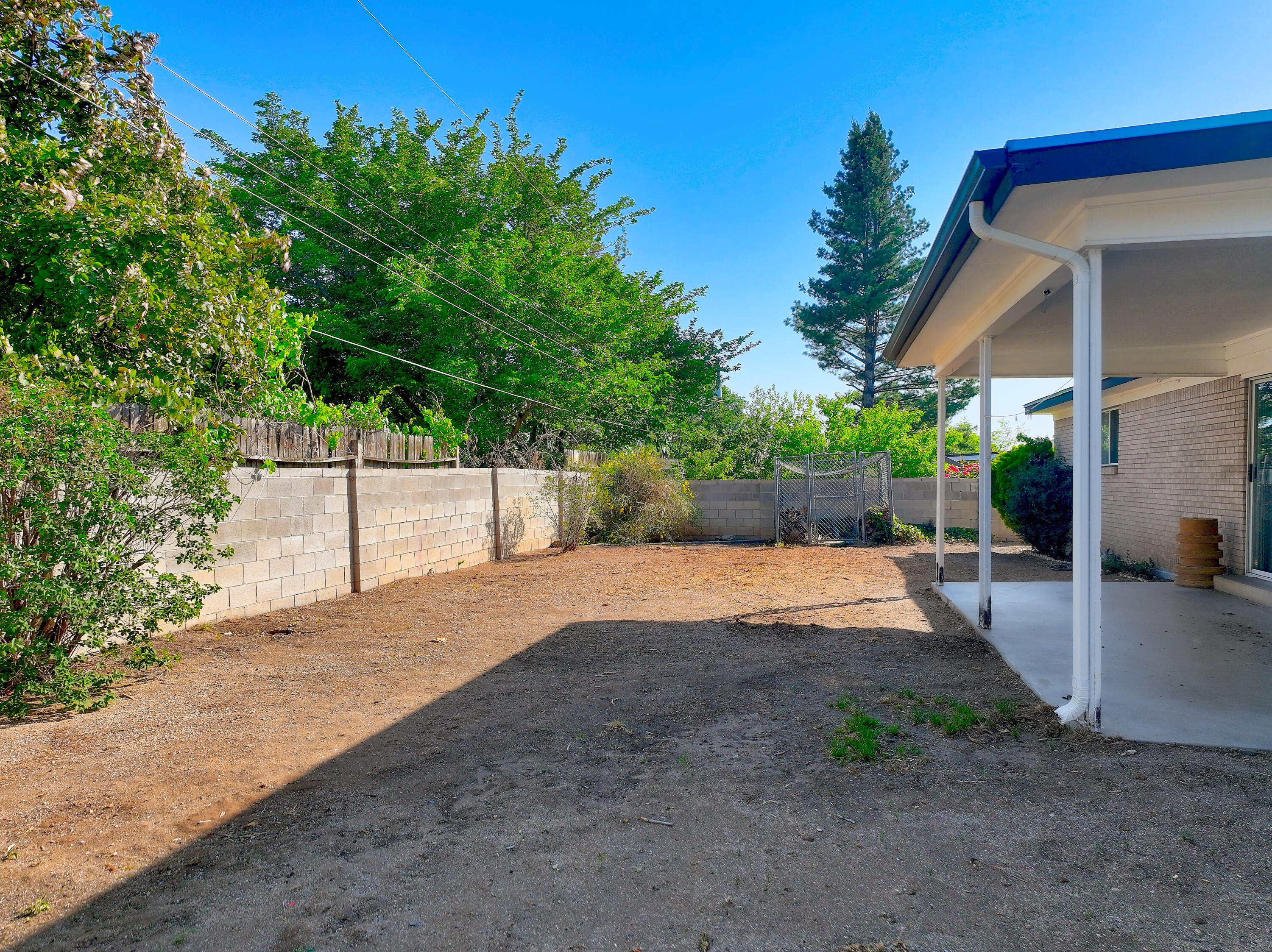 3208 REINA Drive NE