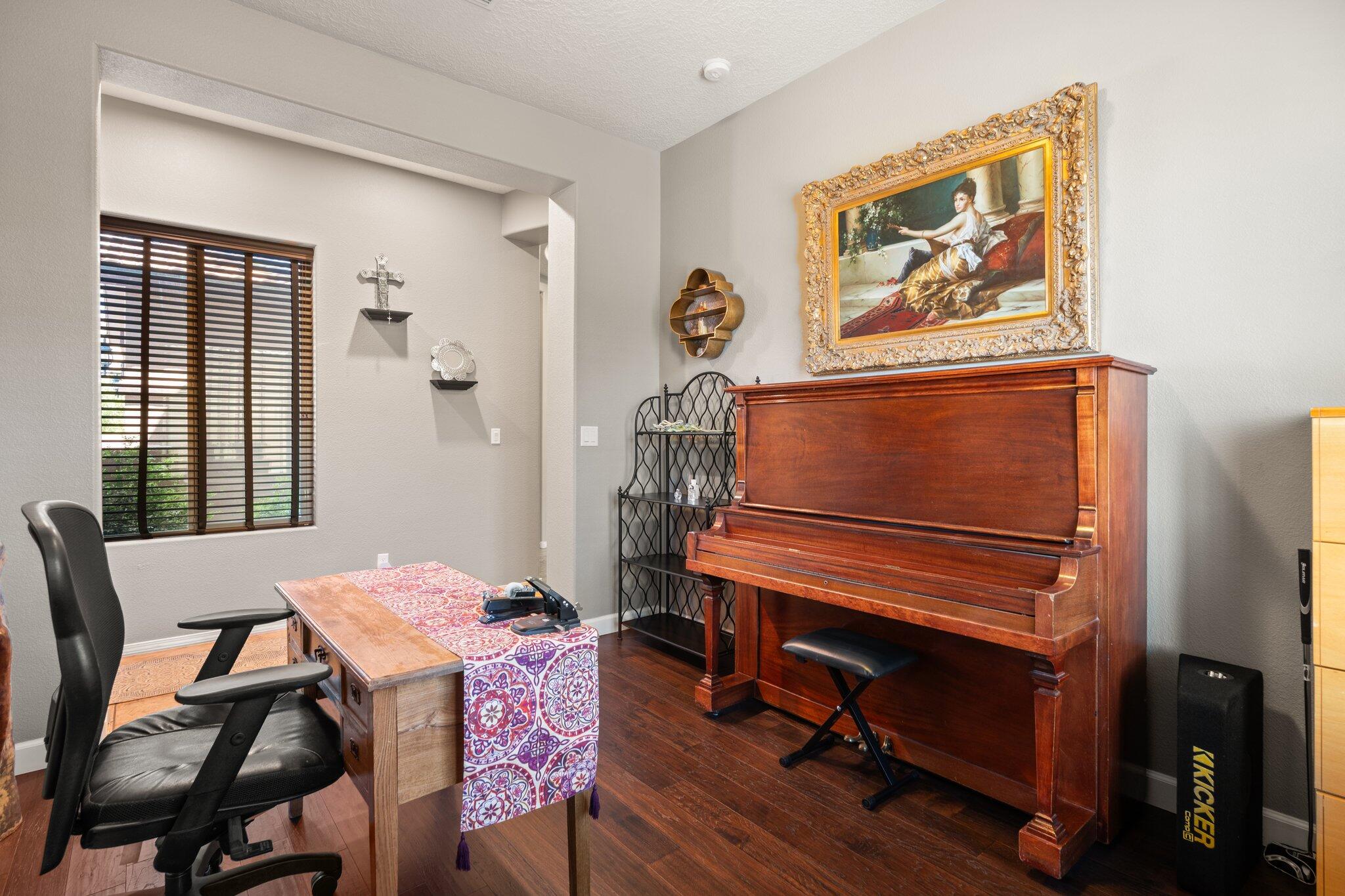 6816 LARGO VISTA Street NW