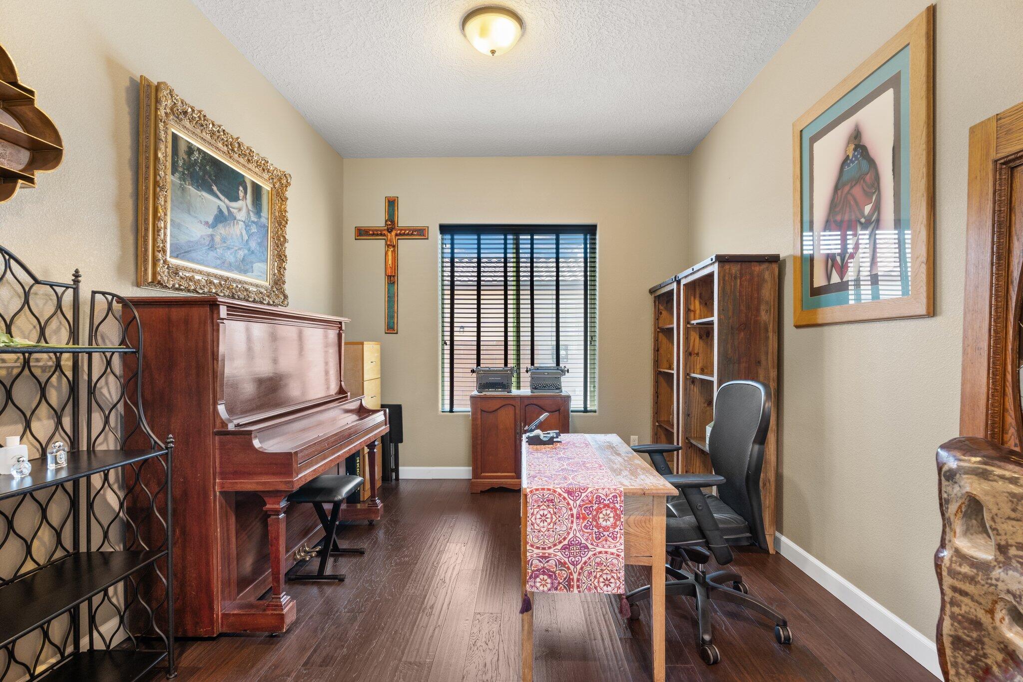 6816 LARGO VISTA Street NW