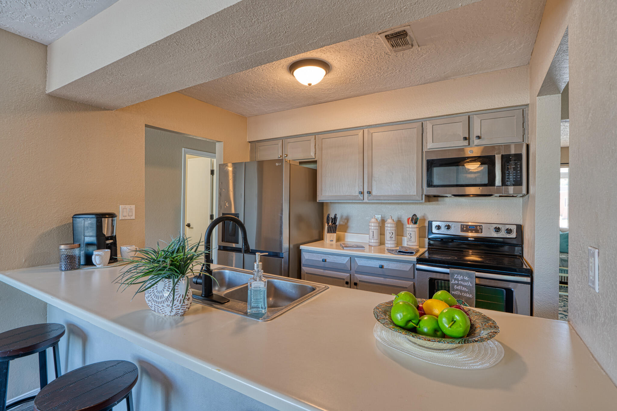 6421 Rosalind Drive NE