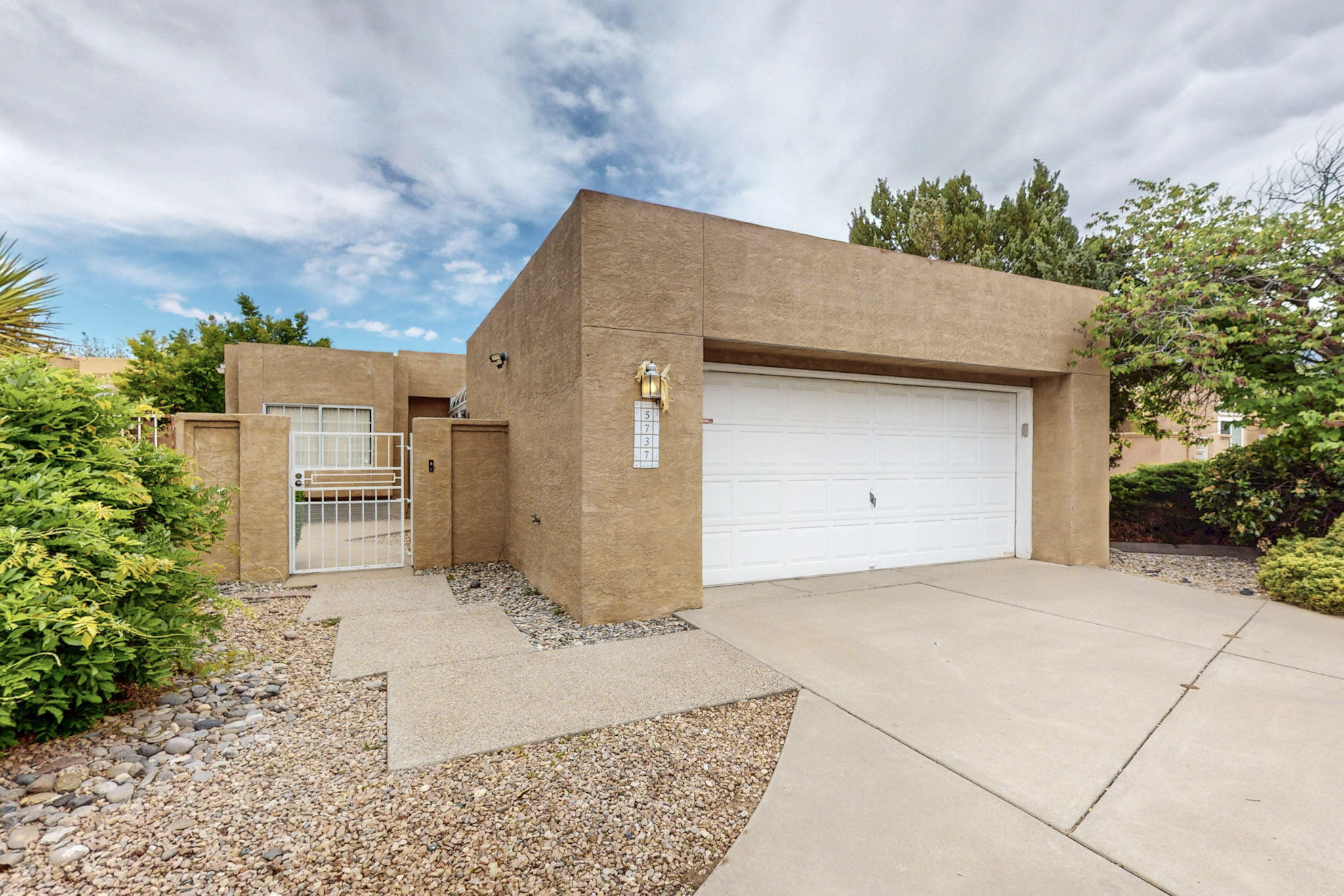5737 PEPPERTREE Place NE