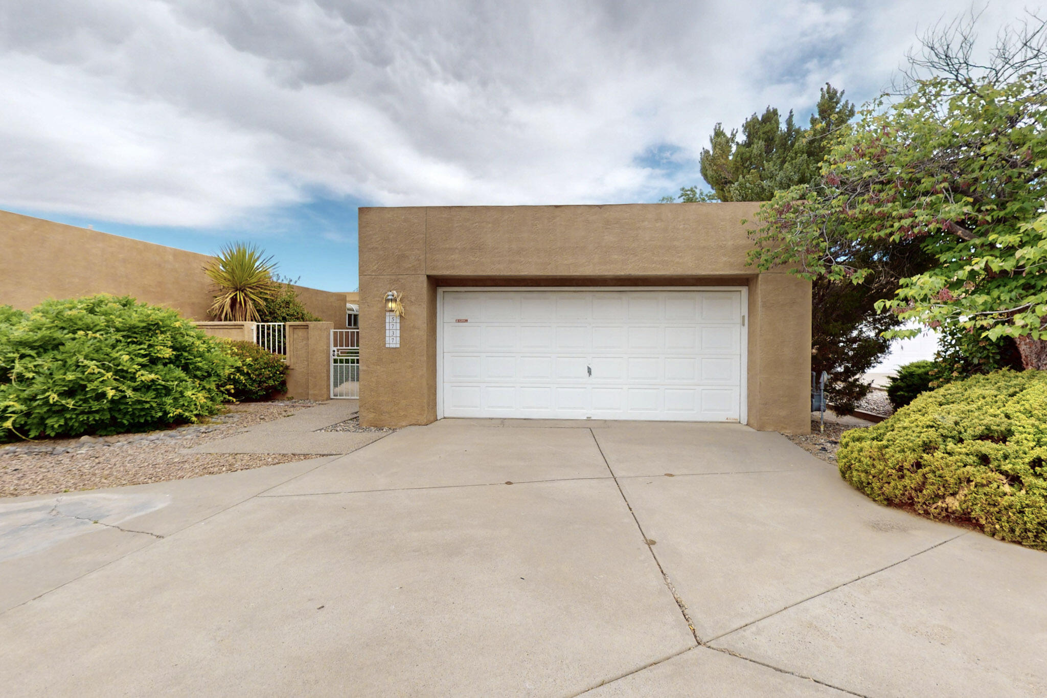 5737 PEPPERTREE Place NE