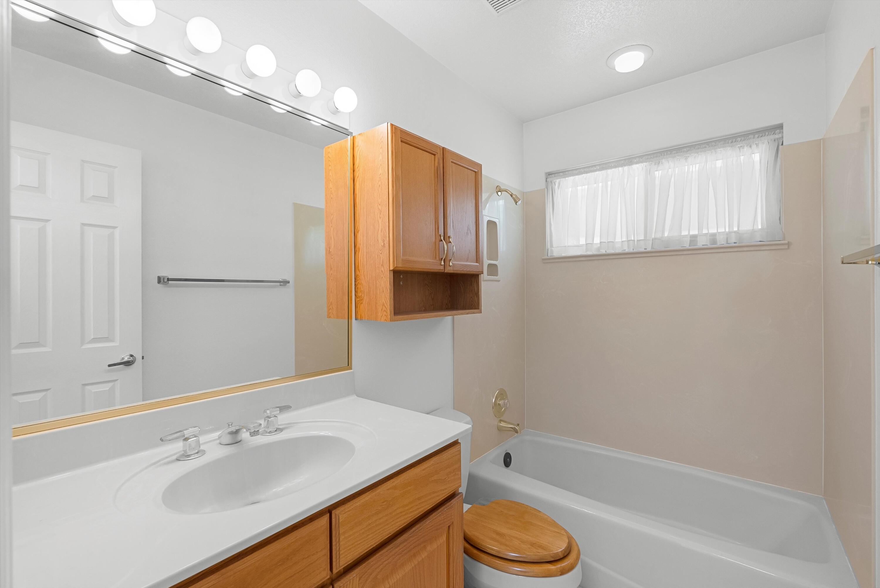 7913 WOODRIDGE Drive NE