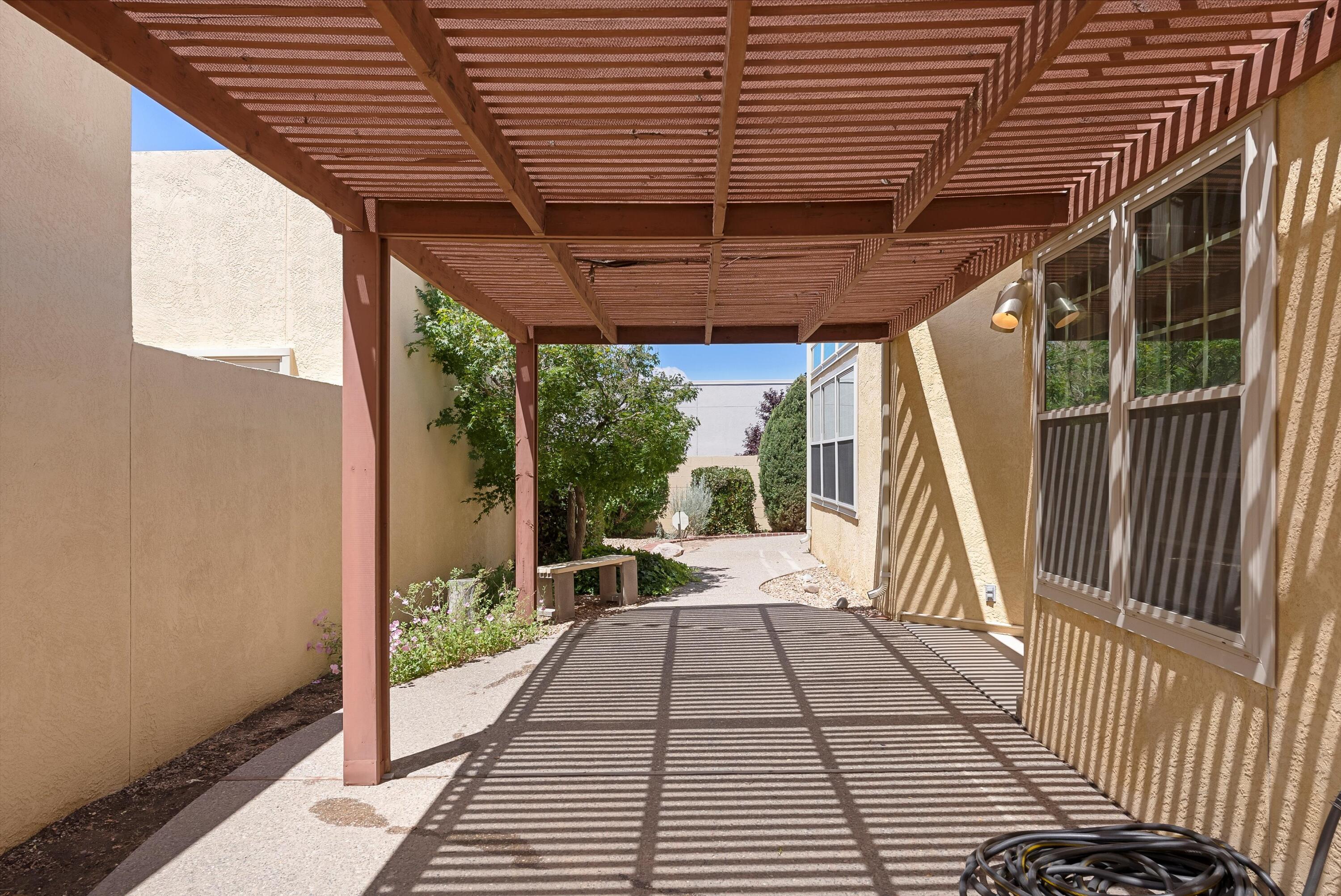 7913 WOODRIDGE Drive NE