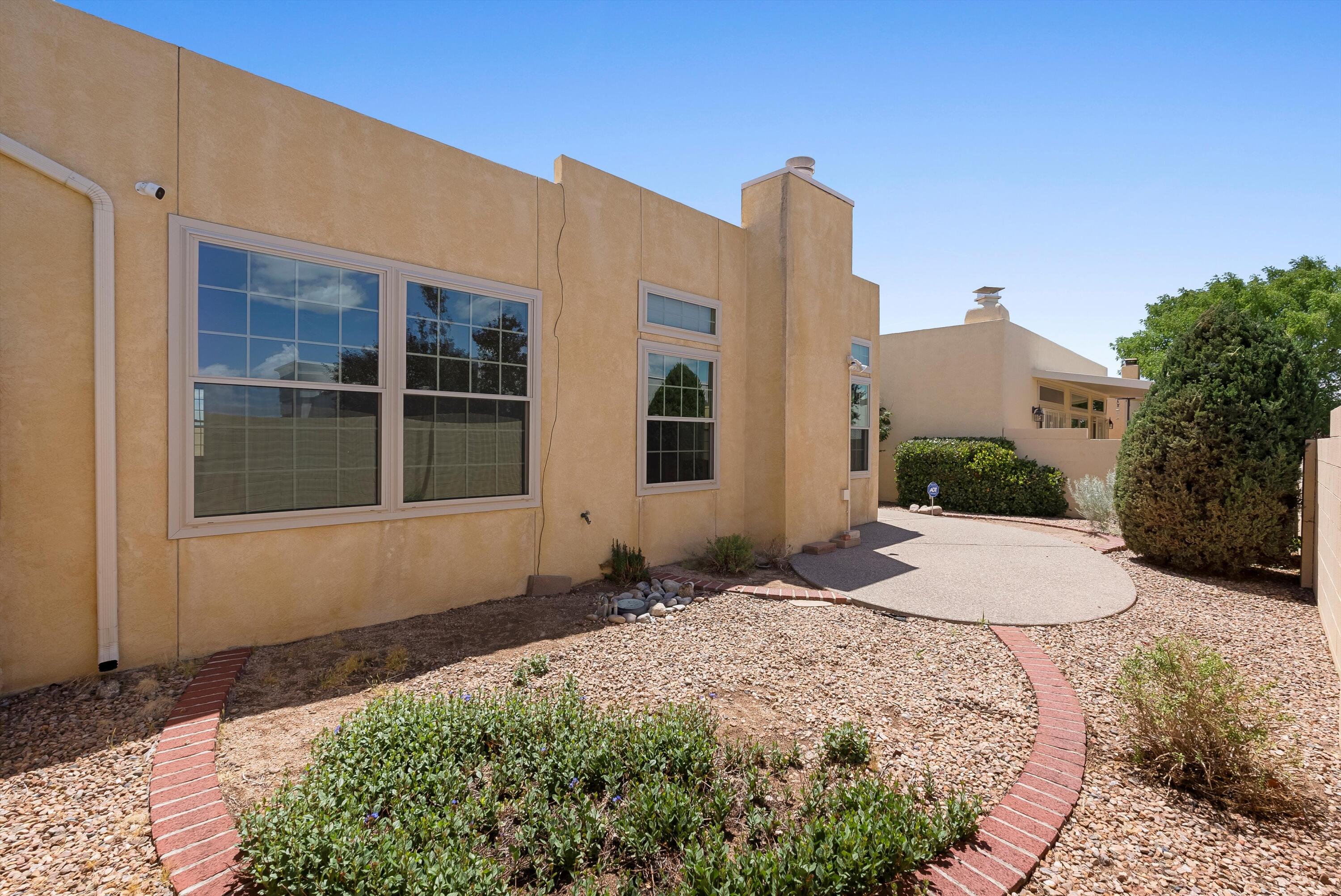 7913 WOODRIDGE Drive NE