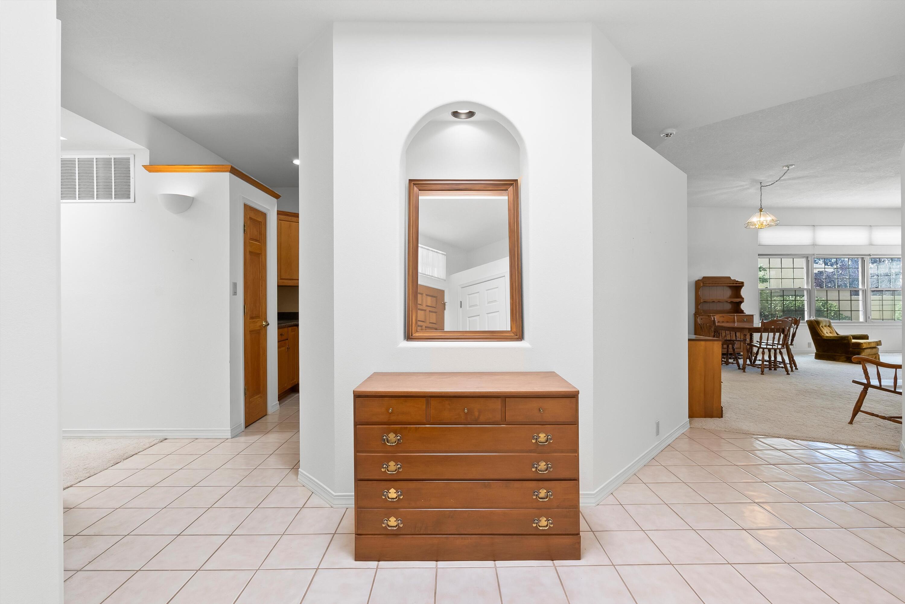 7913 WOODRIDGE Drive NE