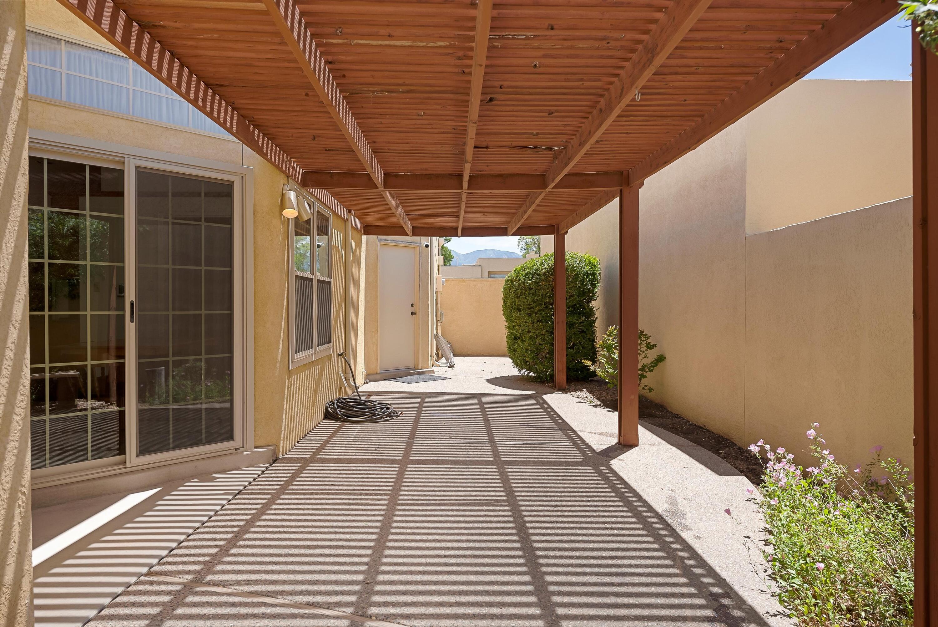 7913 WOODRIDGE Drive NE