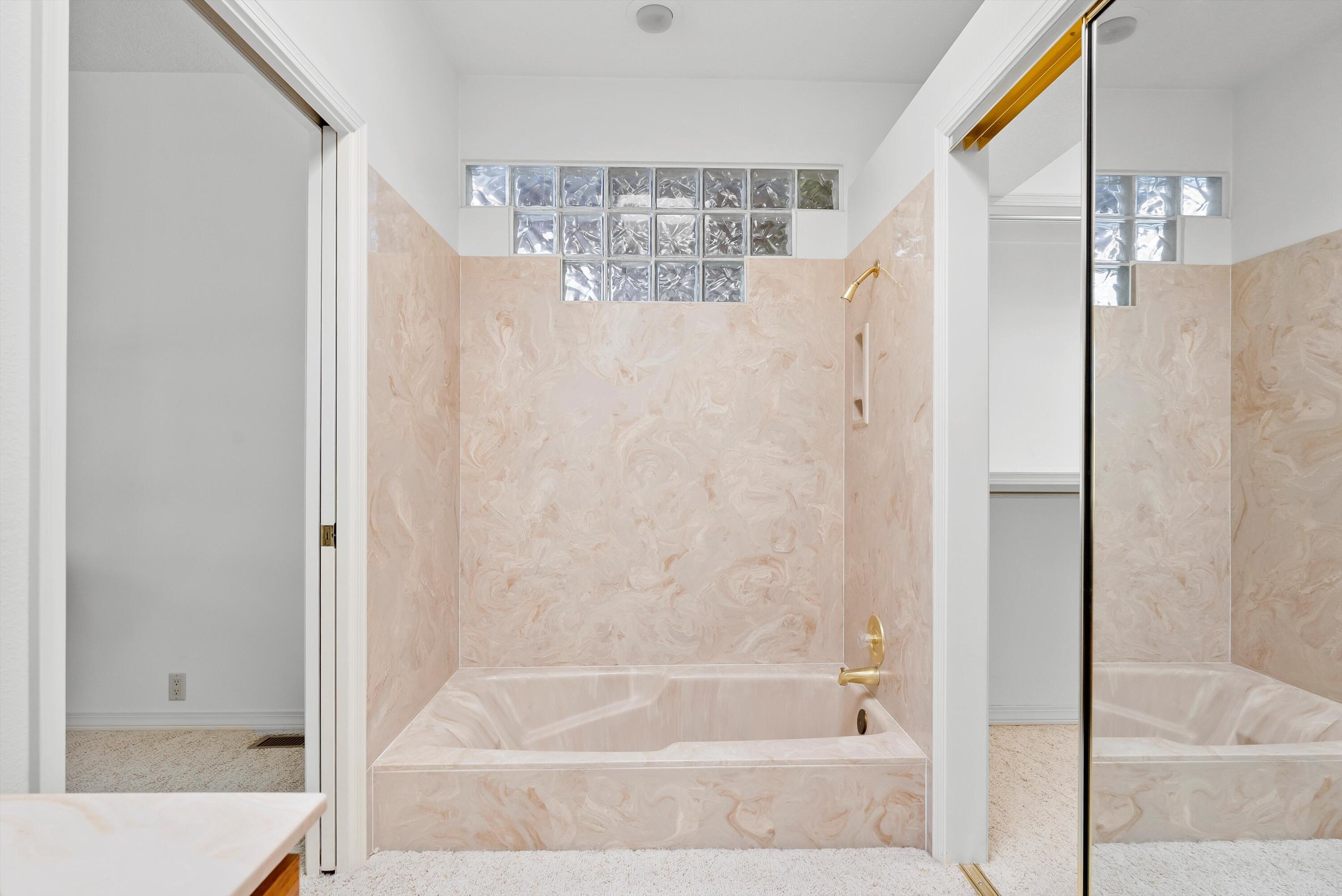 7913 WOODRIDGE Drive NE