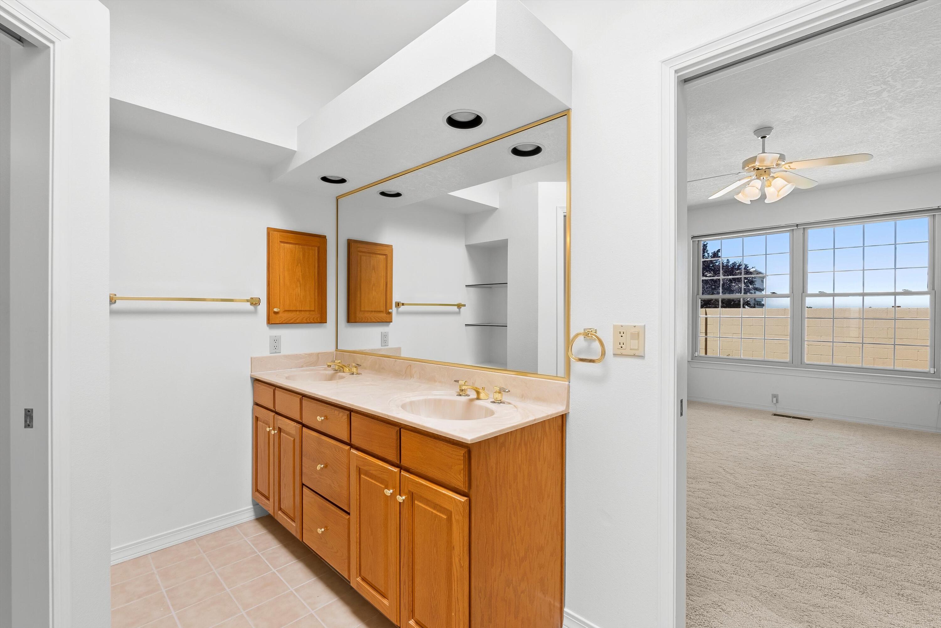 7913 WOODRIDGE Drive NE