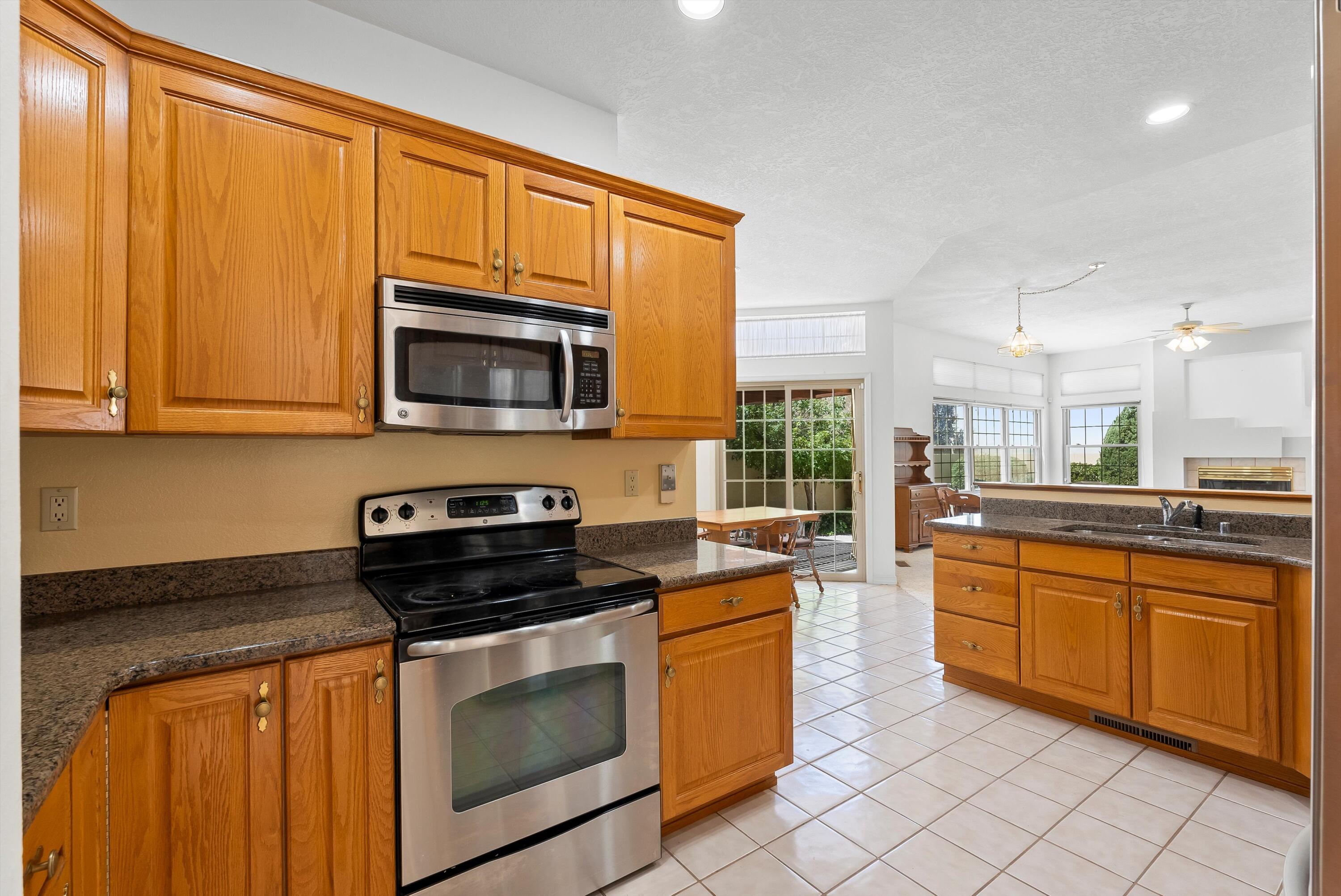 7913 WOODRIDGE Drive NE