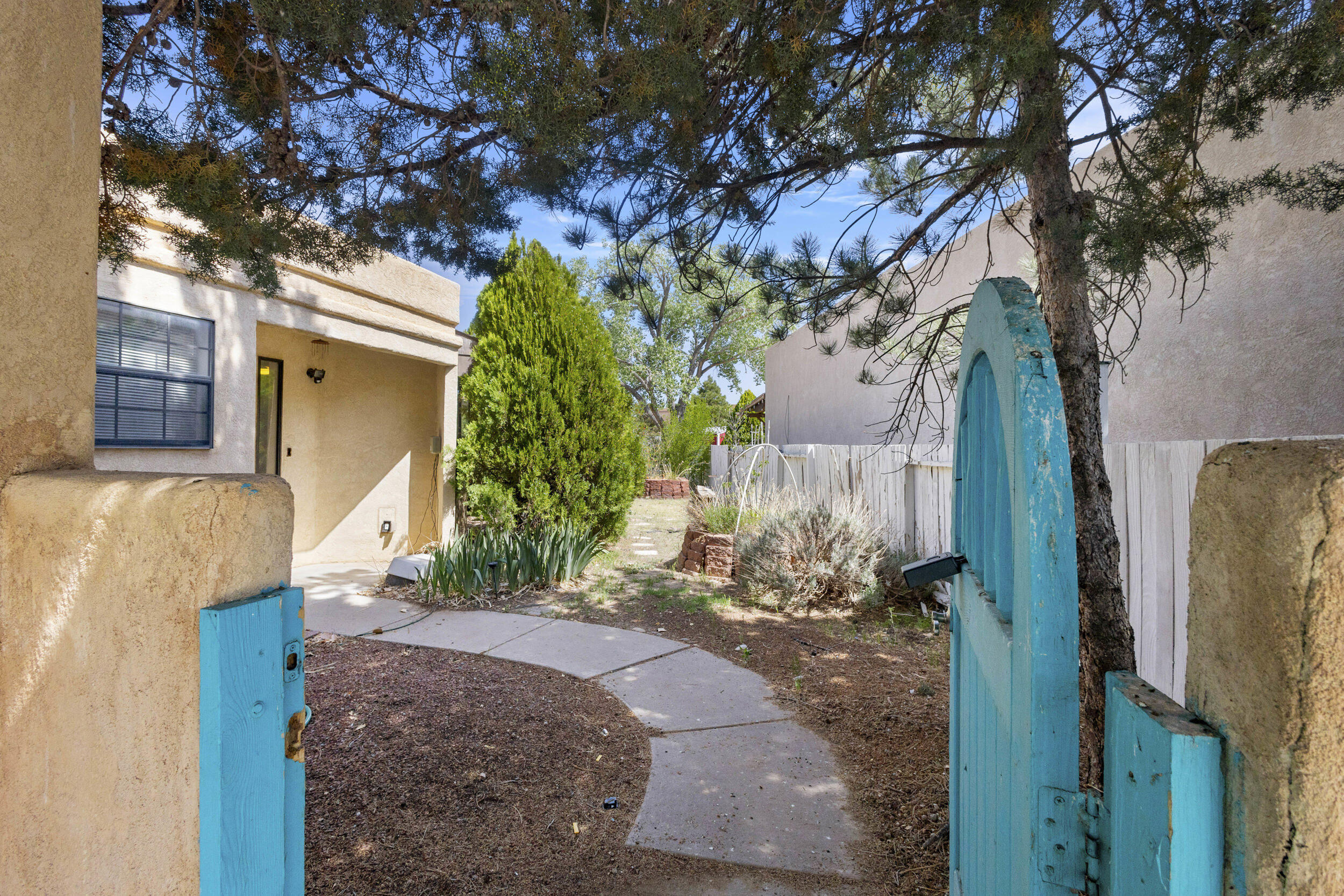 6549 CLIFFROSE Road NW