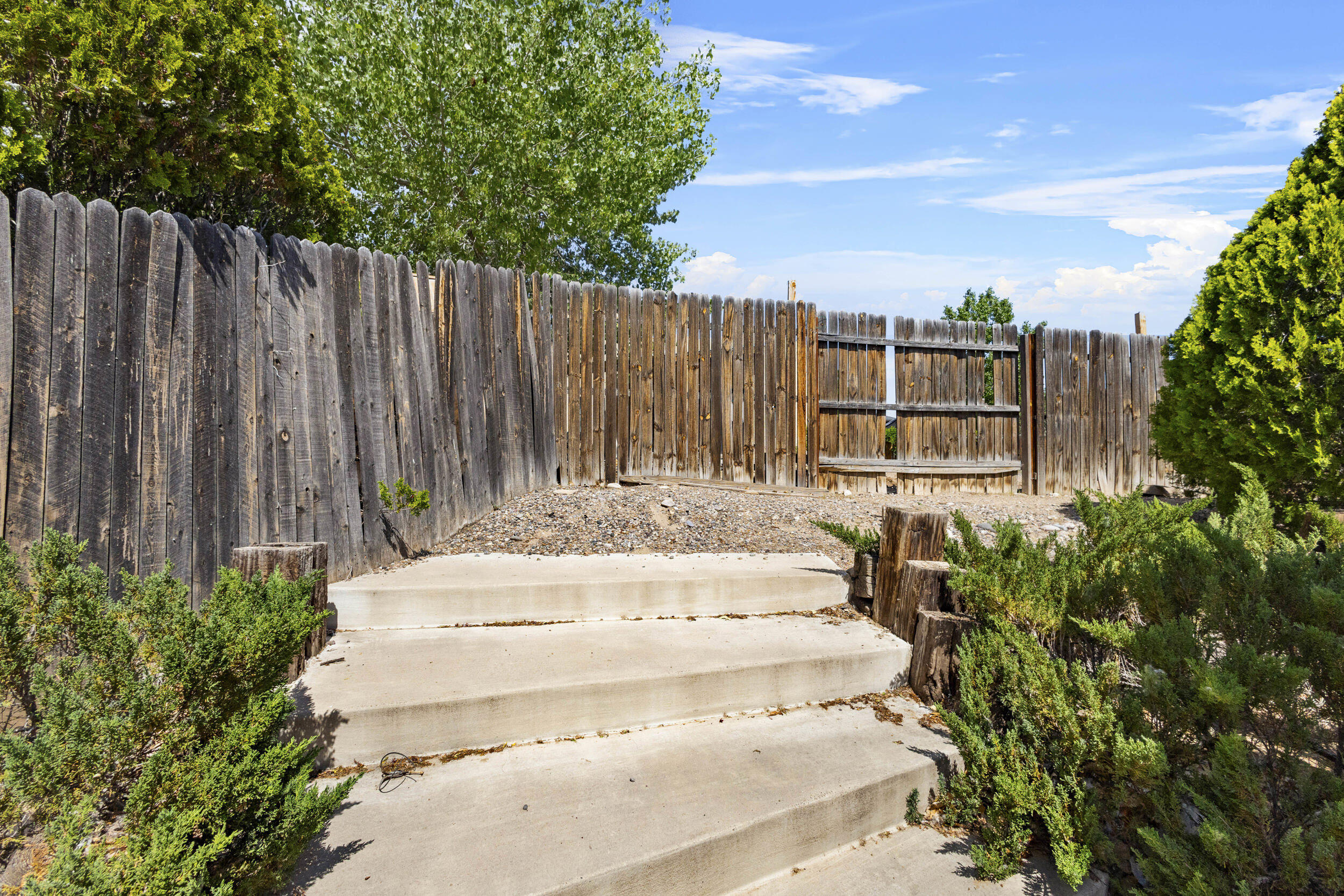 6549 CLIFFROSE Road NW