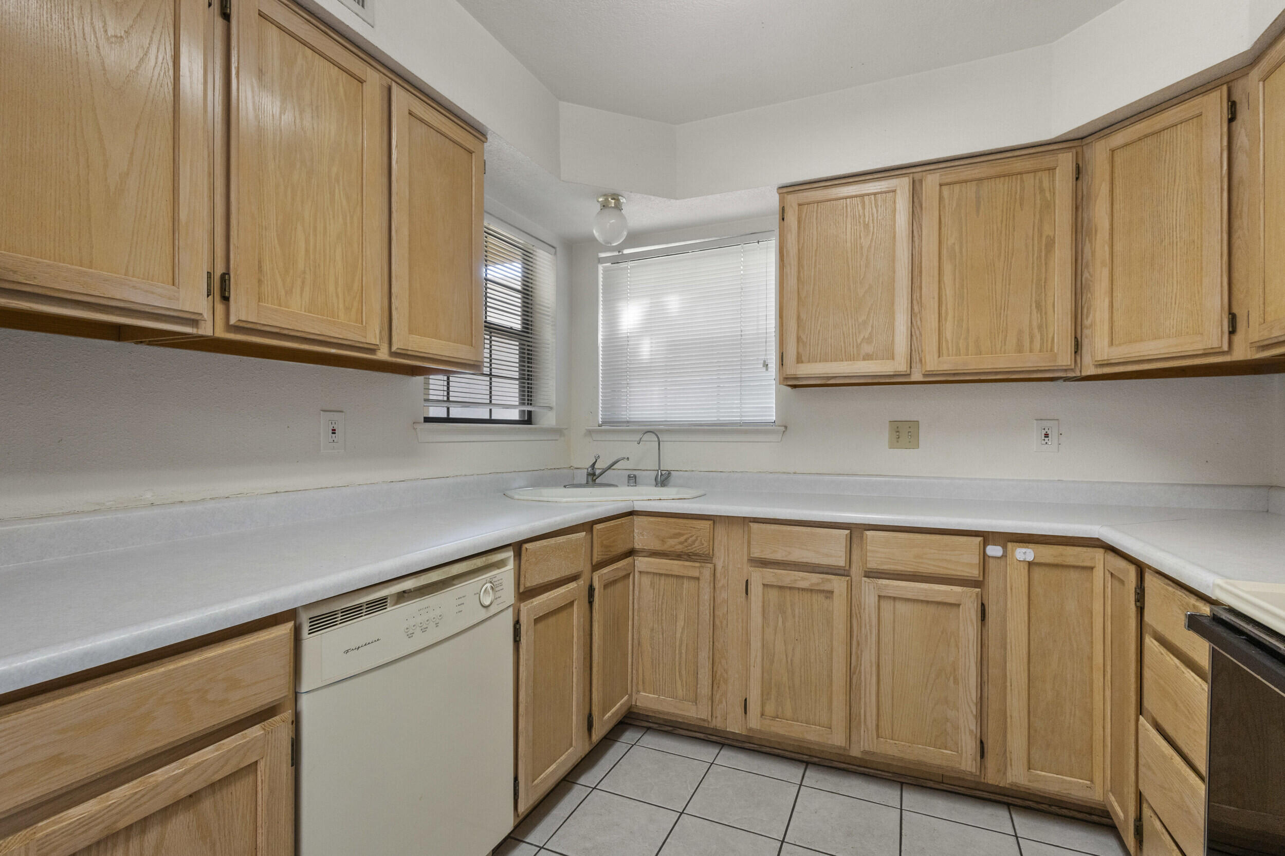 6549 CLIFFROSE Road NW