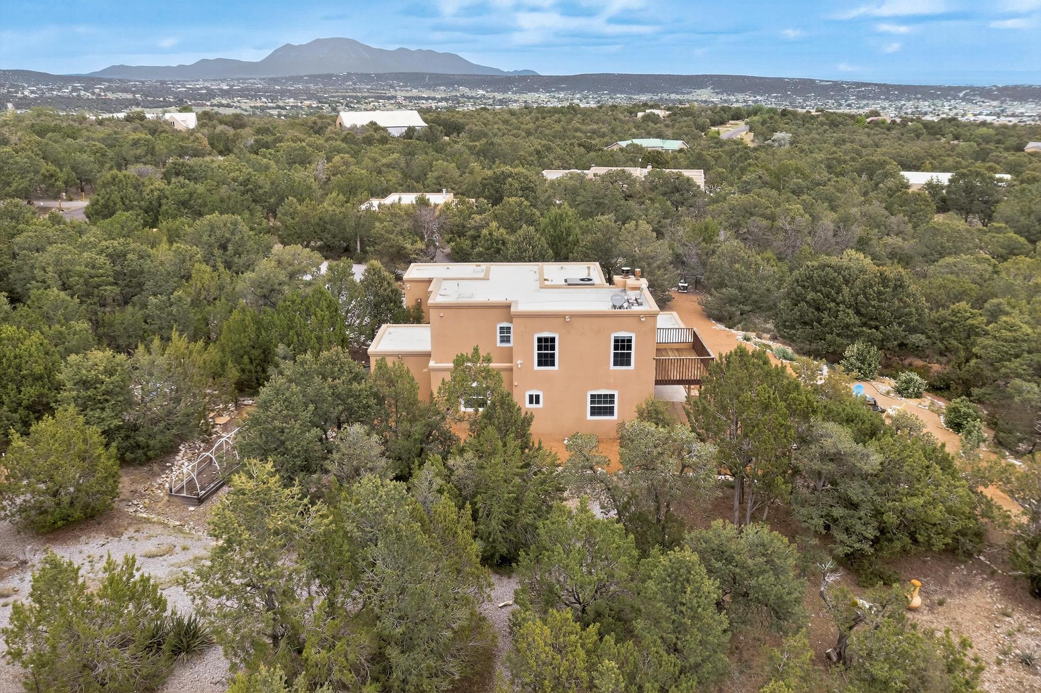 6 WESTERN SADDLE Drive