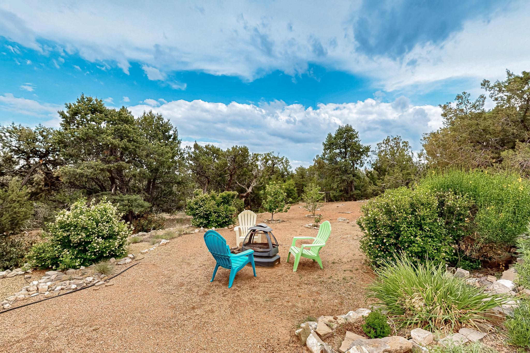 6 WESTERN SADDLE Drive