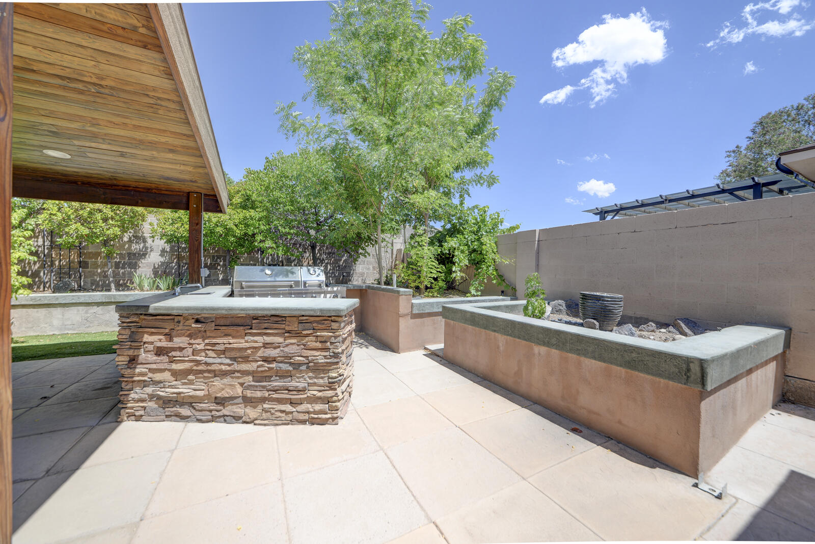 7520 ROSETTE Drive NW