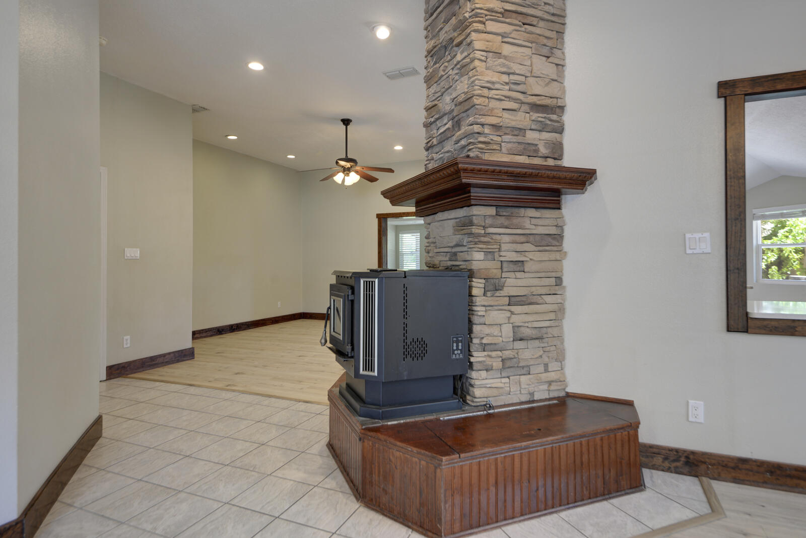 7520 ROSETTE Drive NW