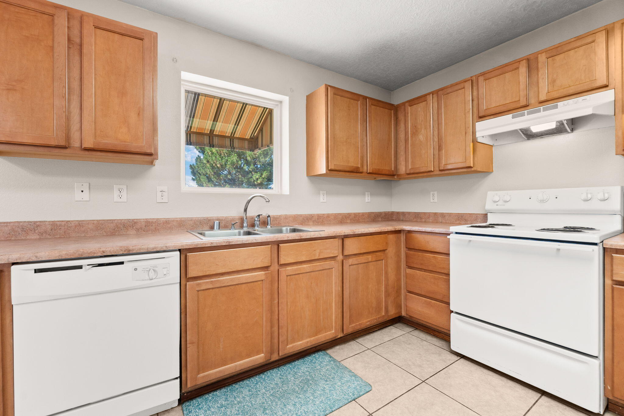 6008 BURGOS Avenue NW