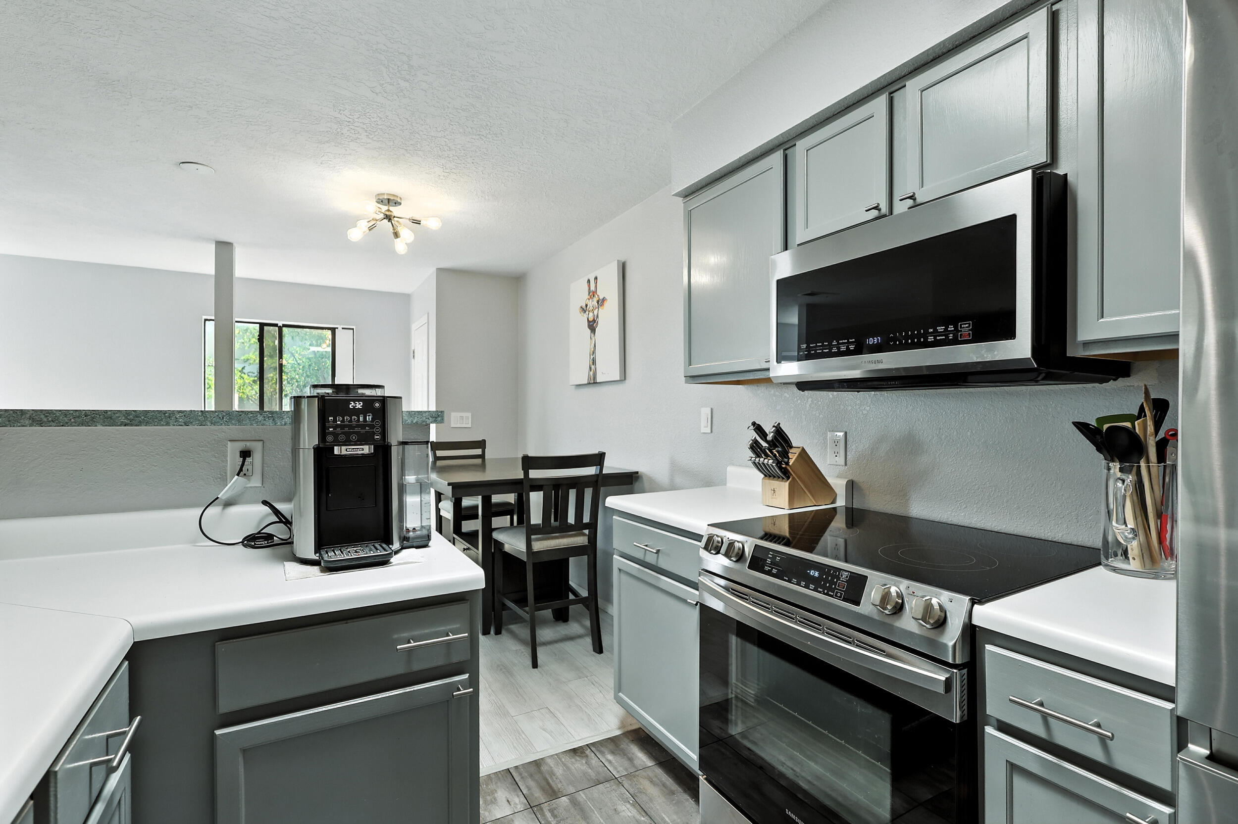 4801 IRVING Boulevard NW 304