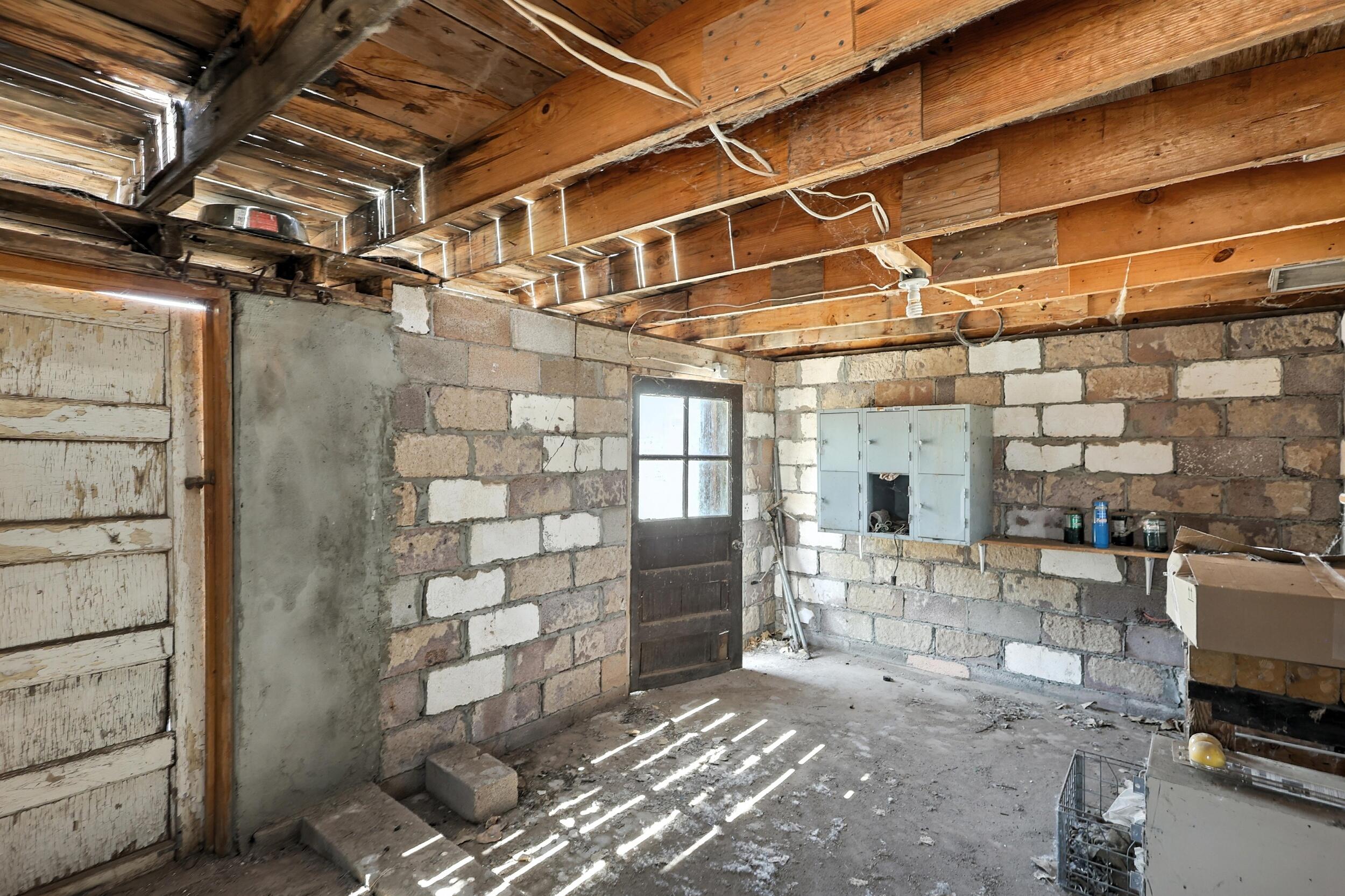 921 Frances Lane