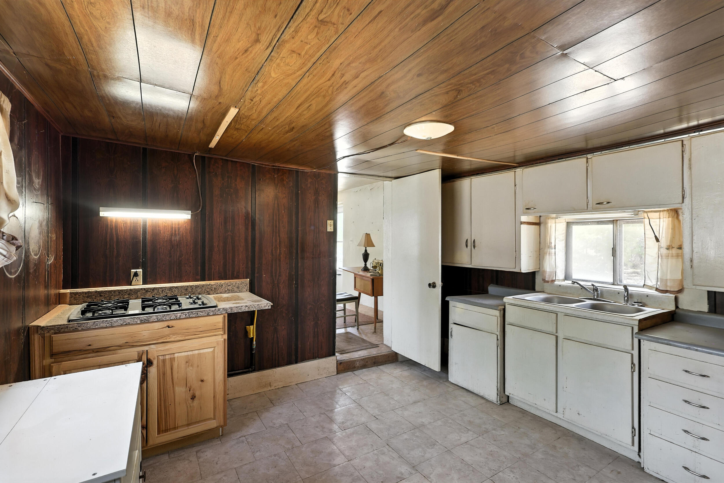 921 Frances Lane