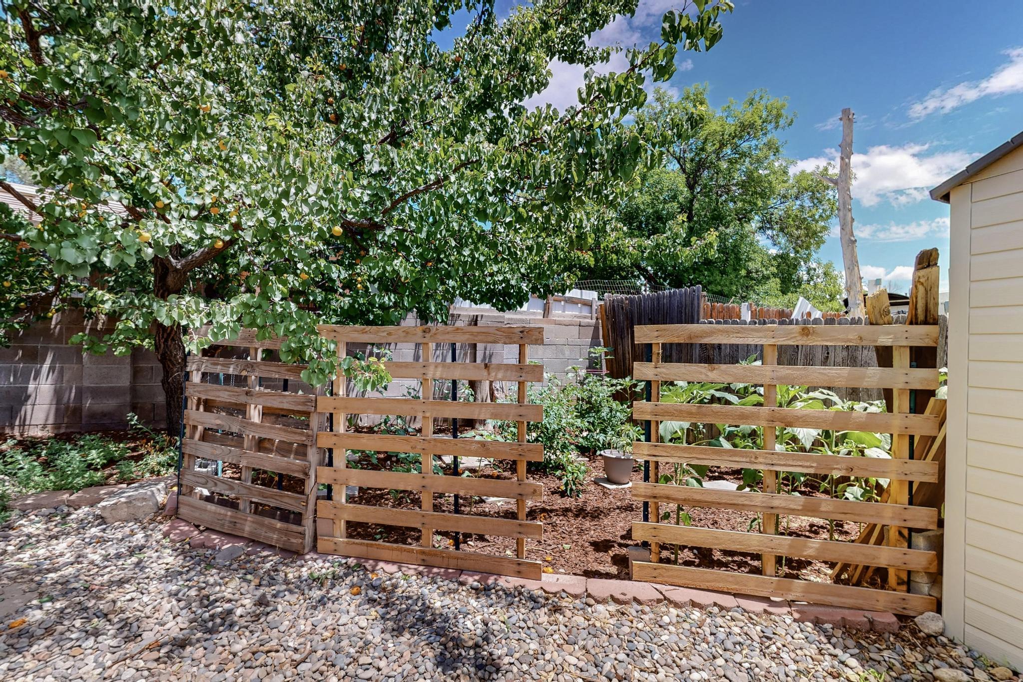 3904 GENERAL BRADLEY Street NE