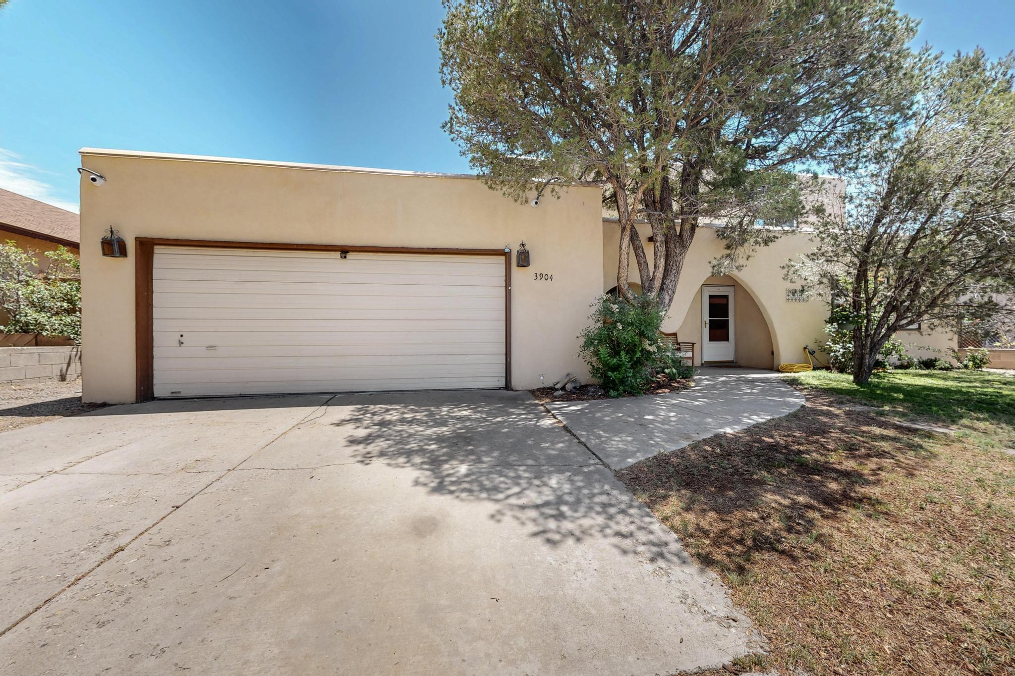 3904 GENERAL BRADLEY Street NE