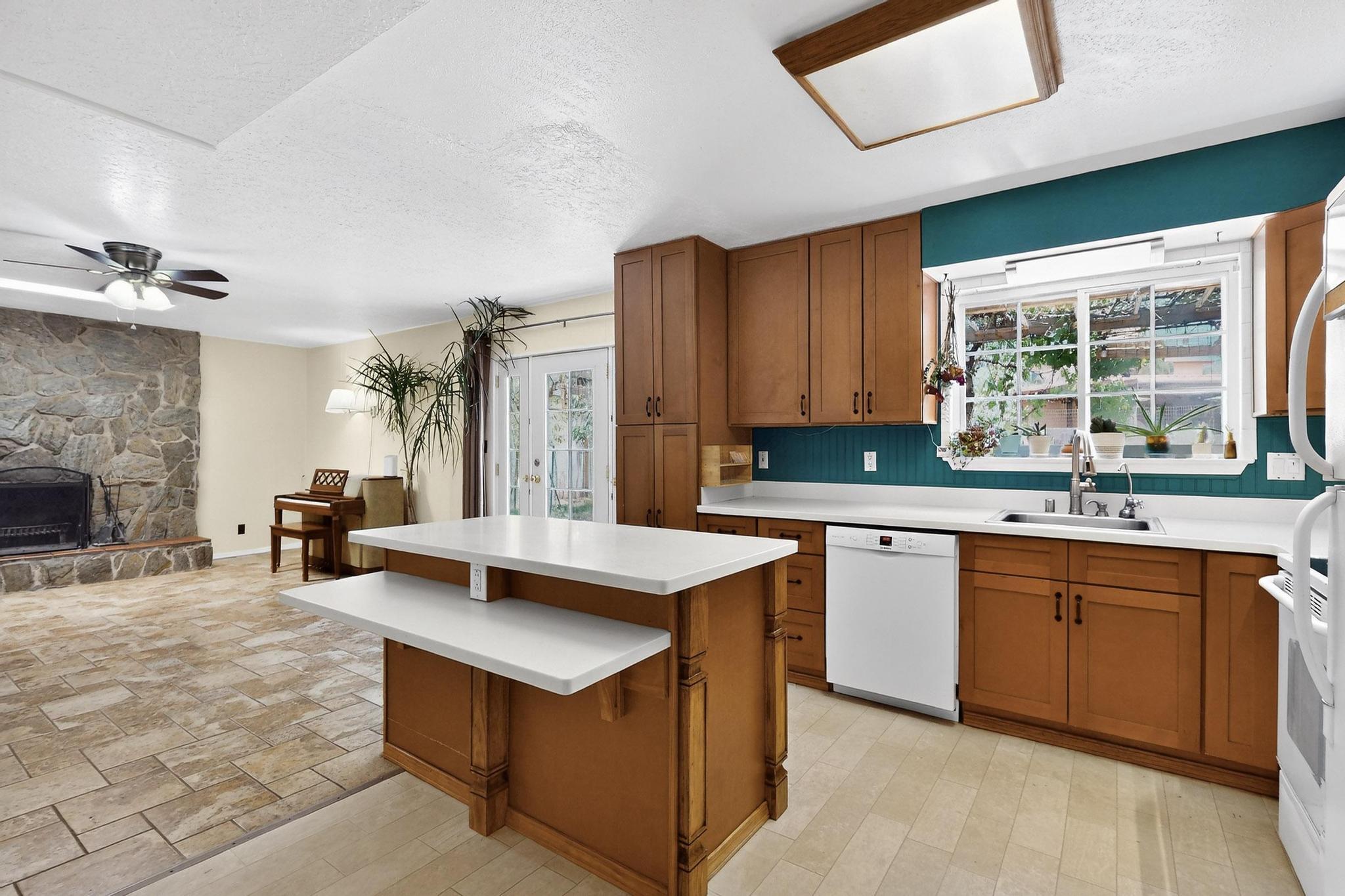 3904 GENERAL BRADLEY Street NE