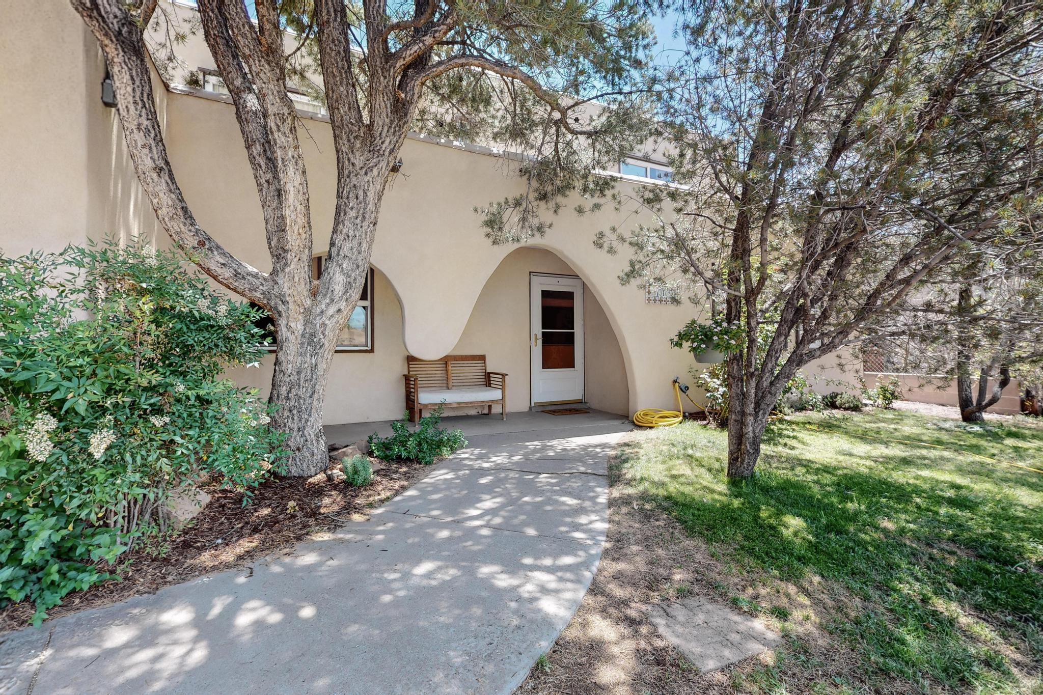 3904 GENERAL BRADLEY Street NE