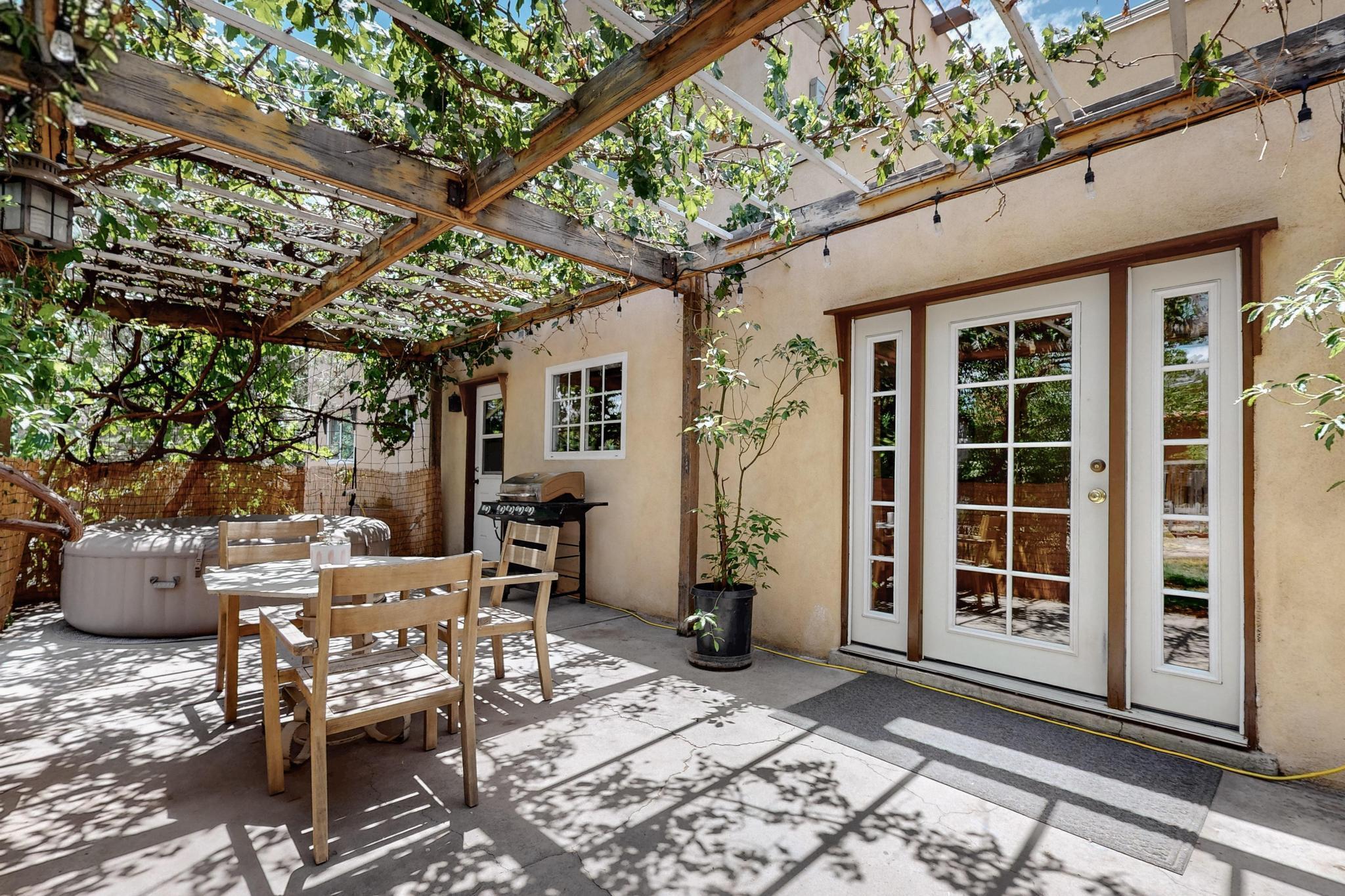 3904 GENERAL BRADLEY Street NE