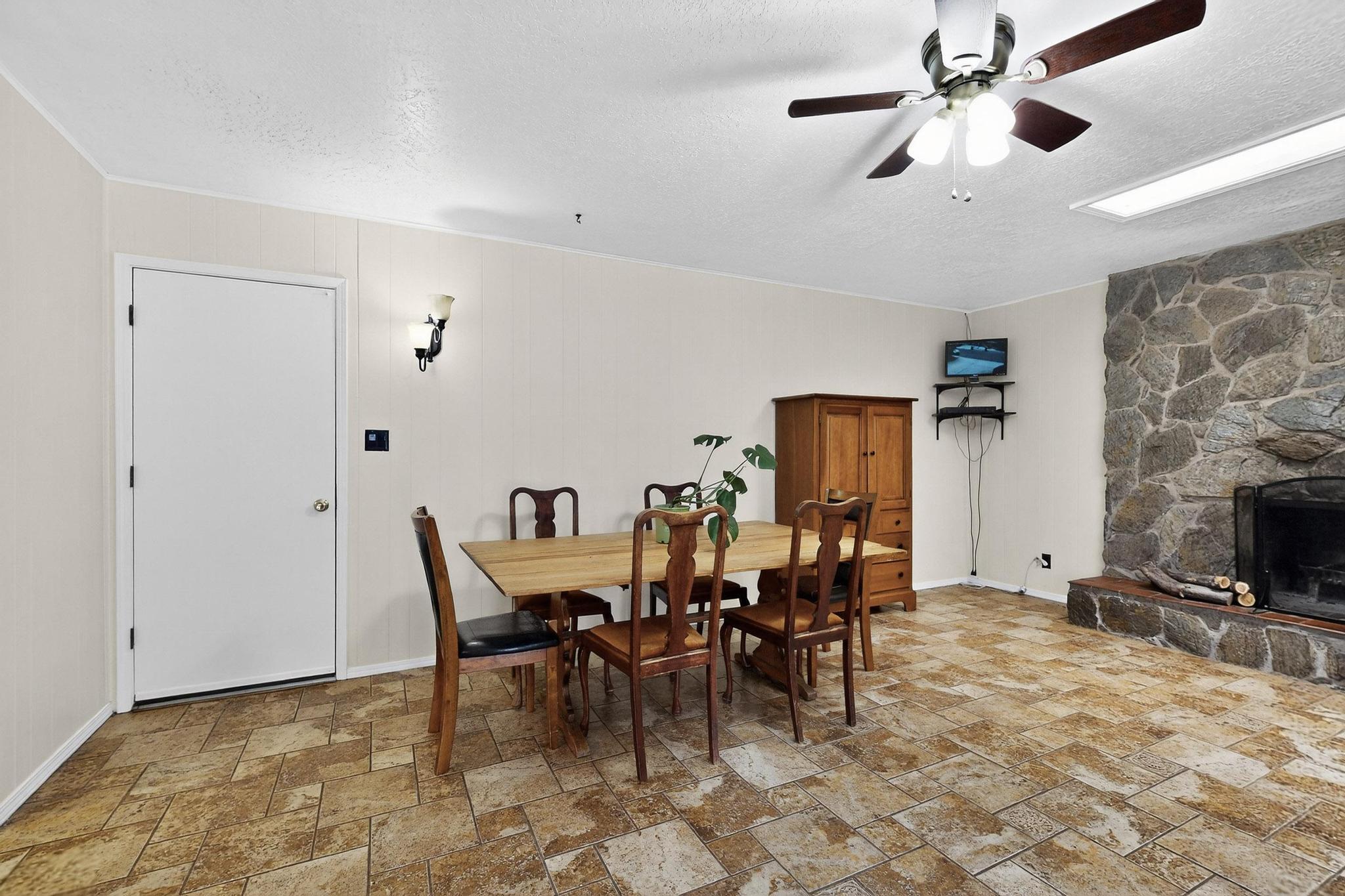 3904 GENERAL BRADLEY Street NE