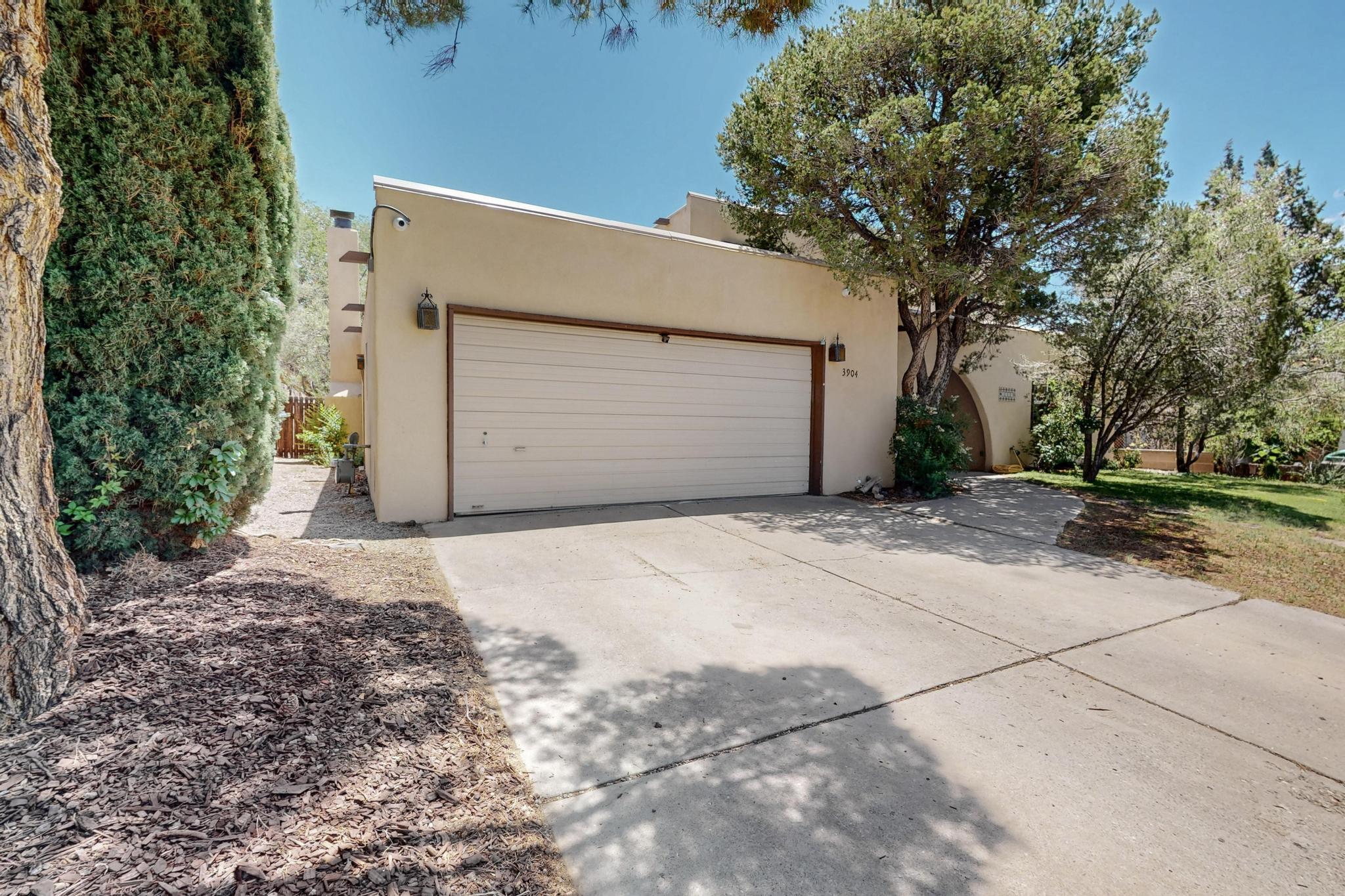 3904 GENERAL BRADLEY Street NE