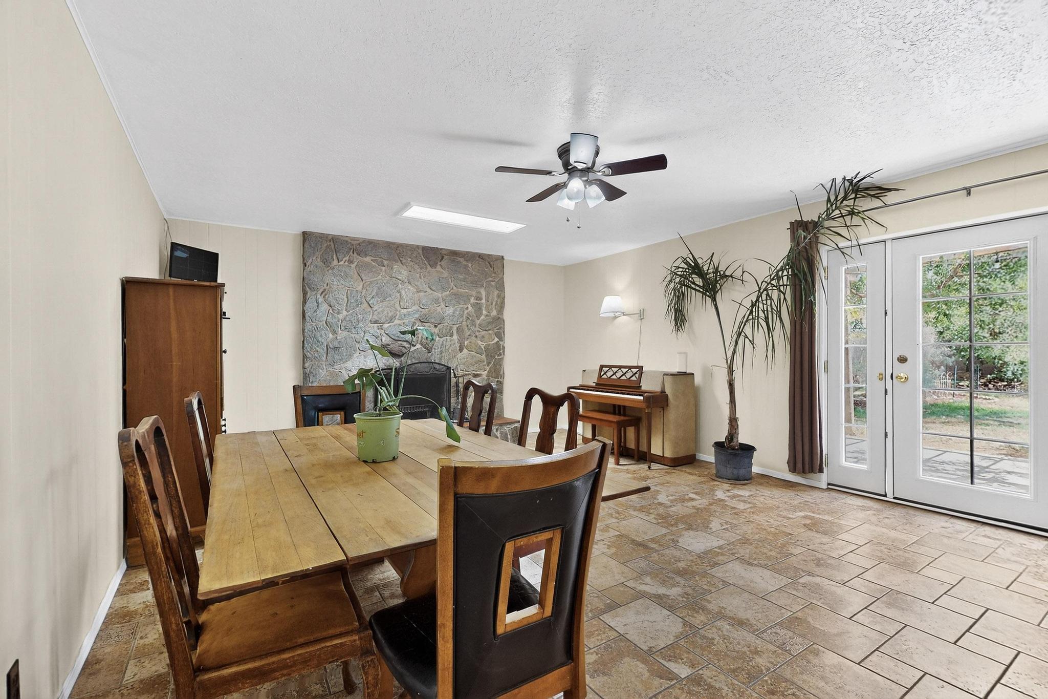 3904 GENERAL BRADLEY Street NE