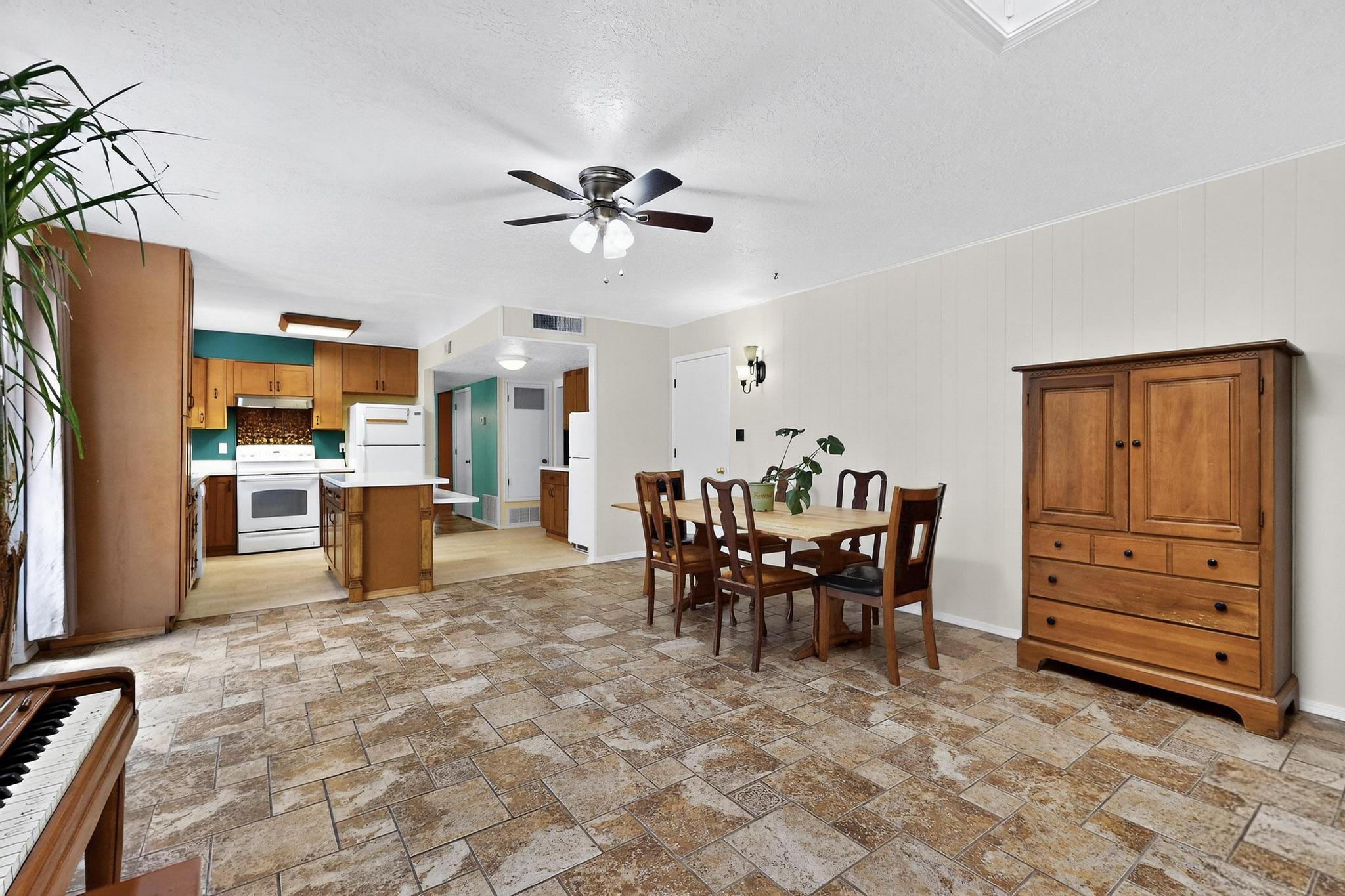 3904 GENERAL BRADLEY Street NE