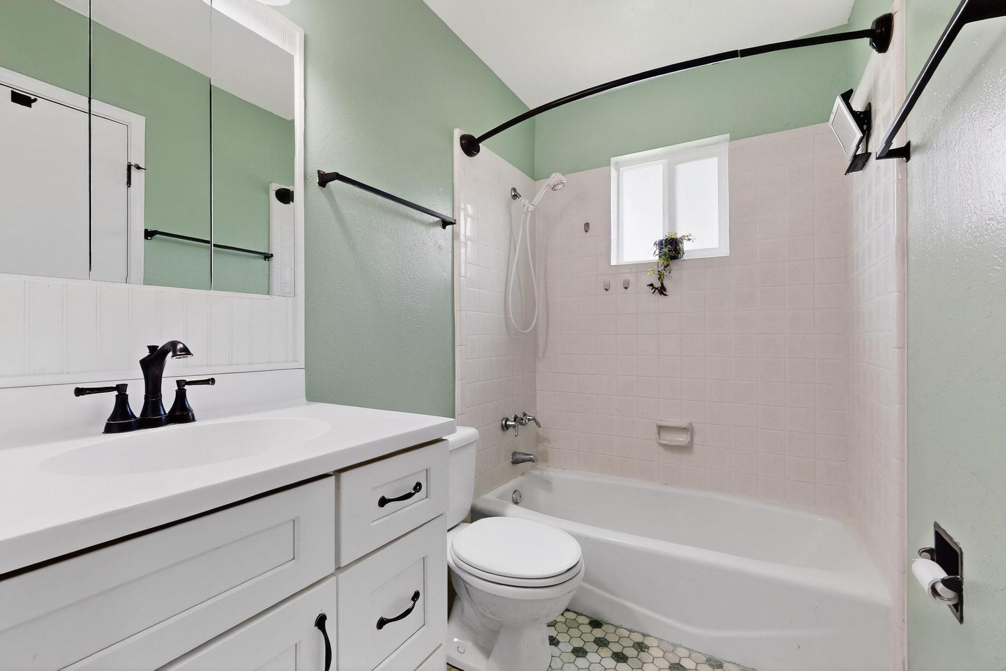 3904 GENERAL BRADLEY Street NE