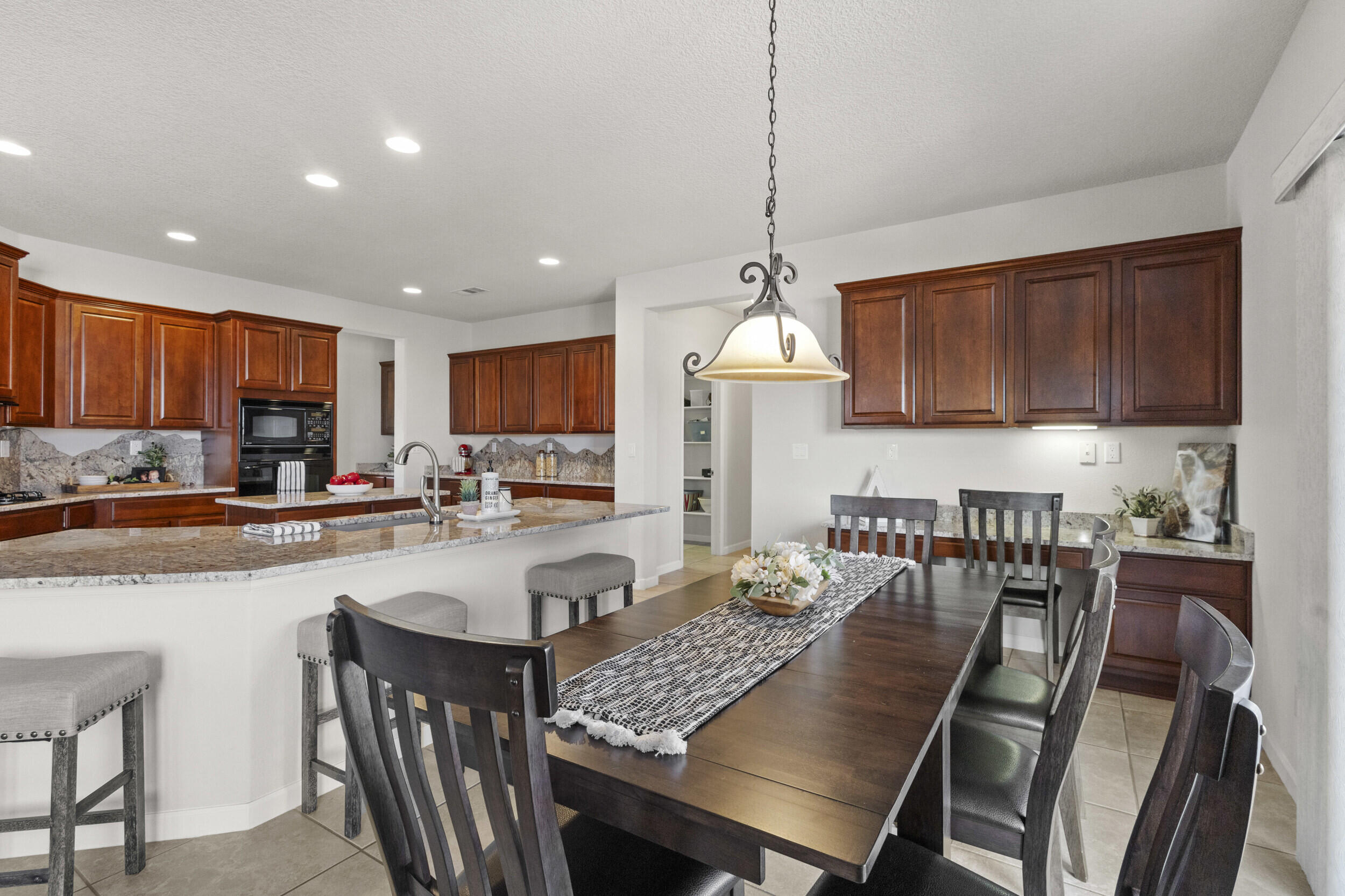 44 LOS BALCONES Place NE