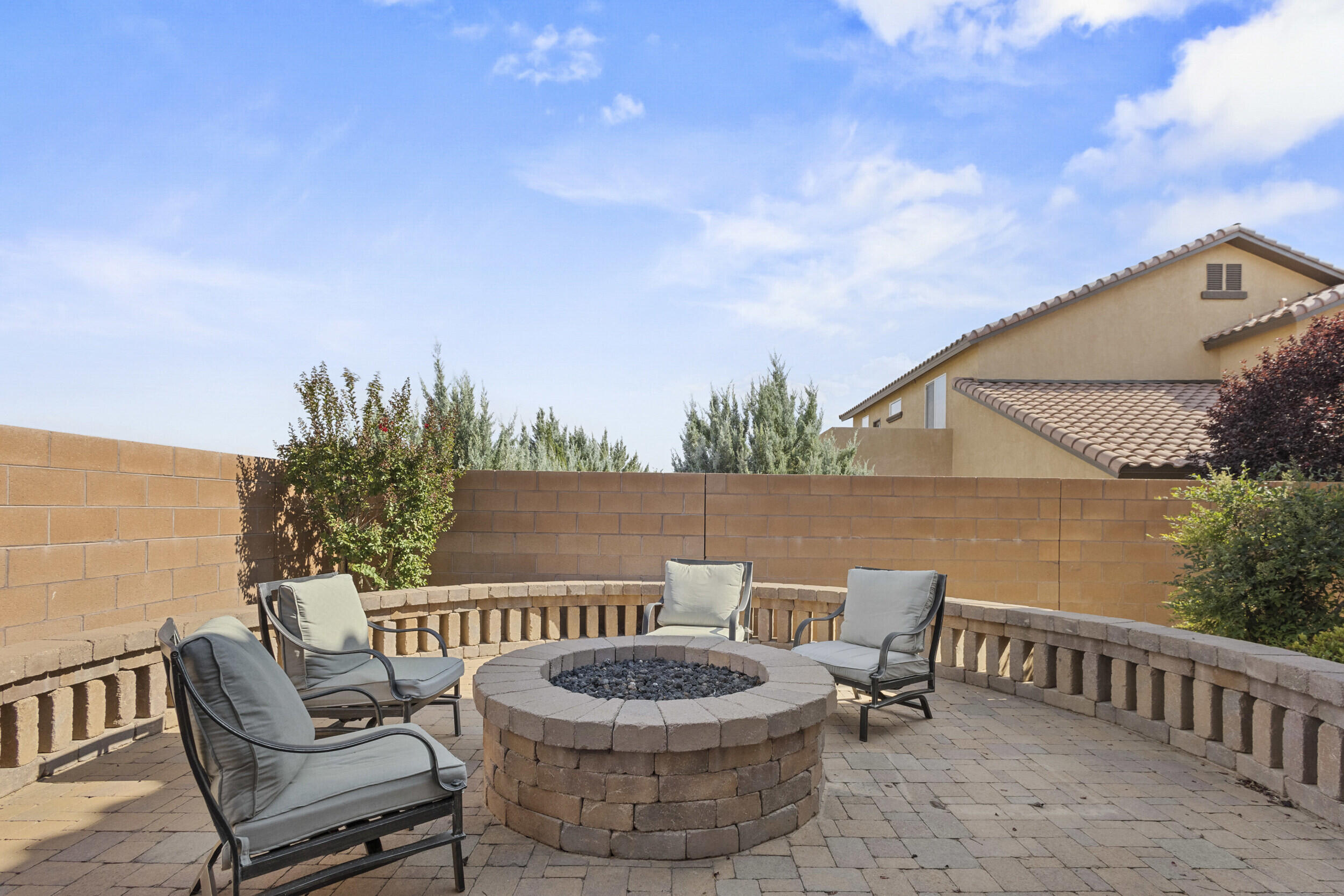 44 LOS BALCONES Place NE